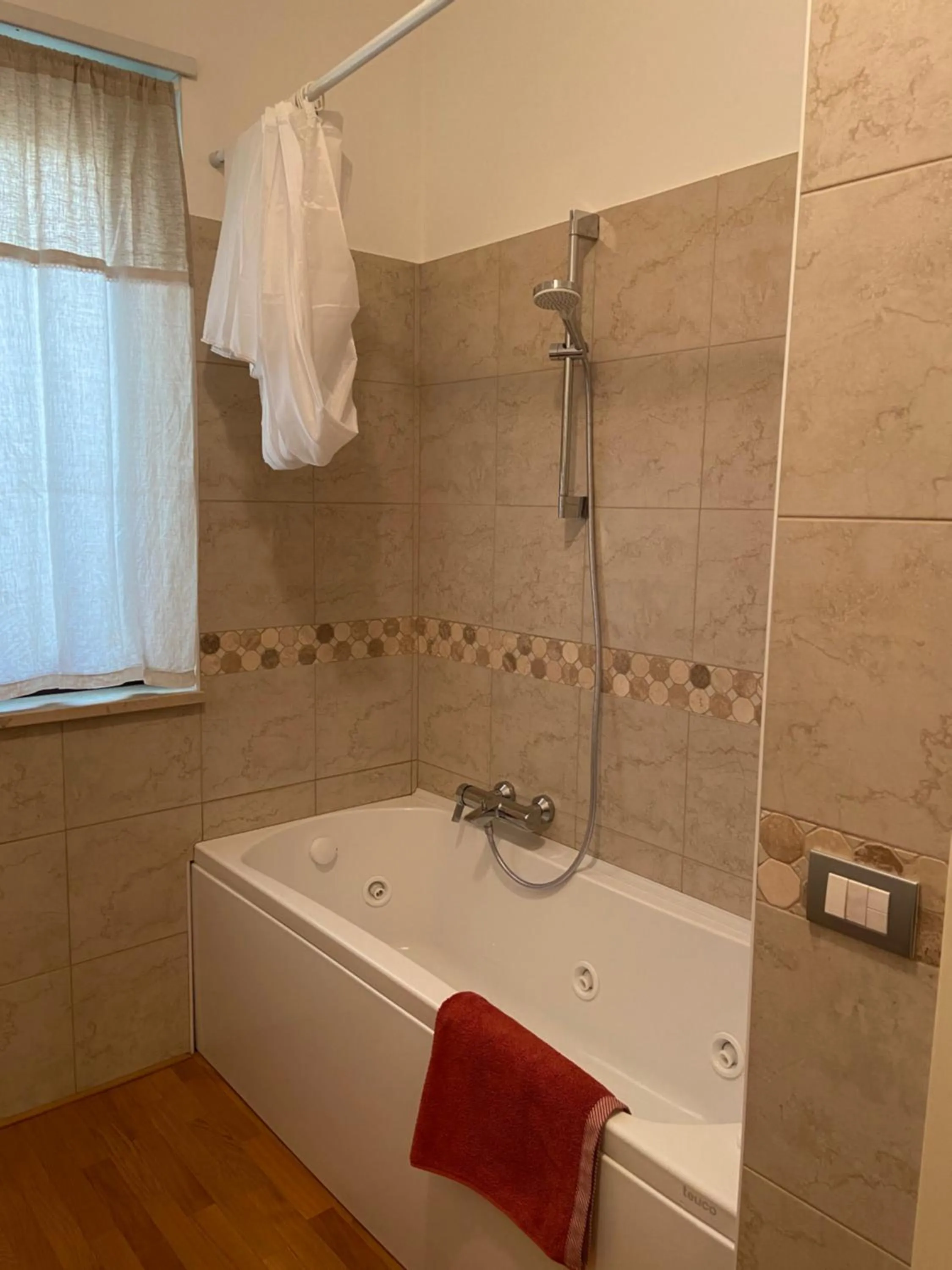 Hot Tub in Bed and Breakfast Gaia