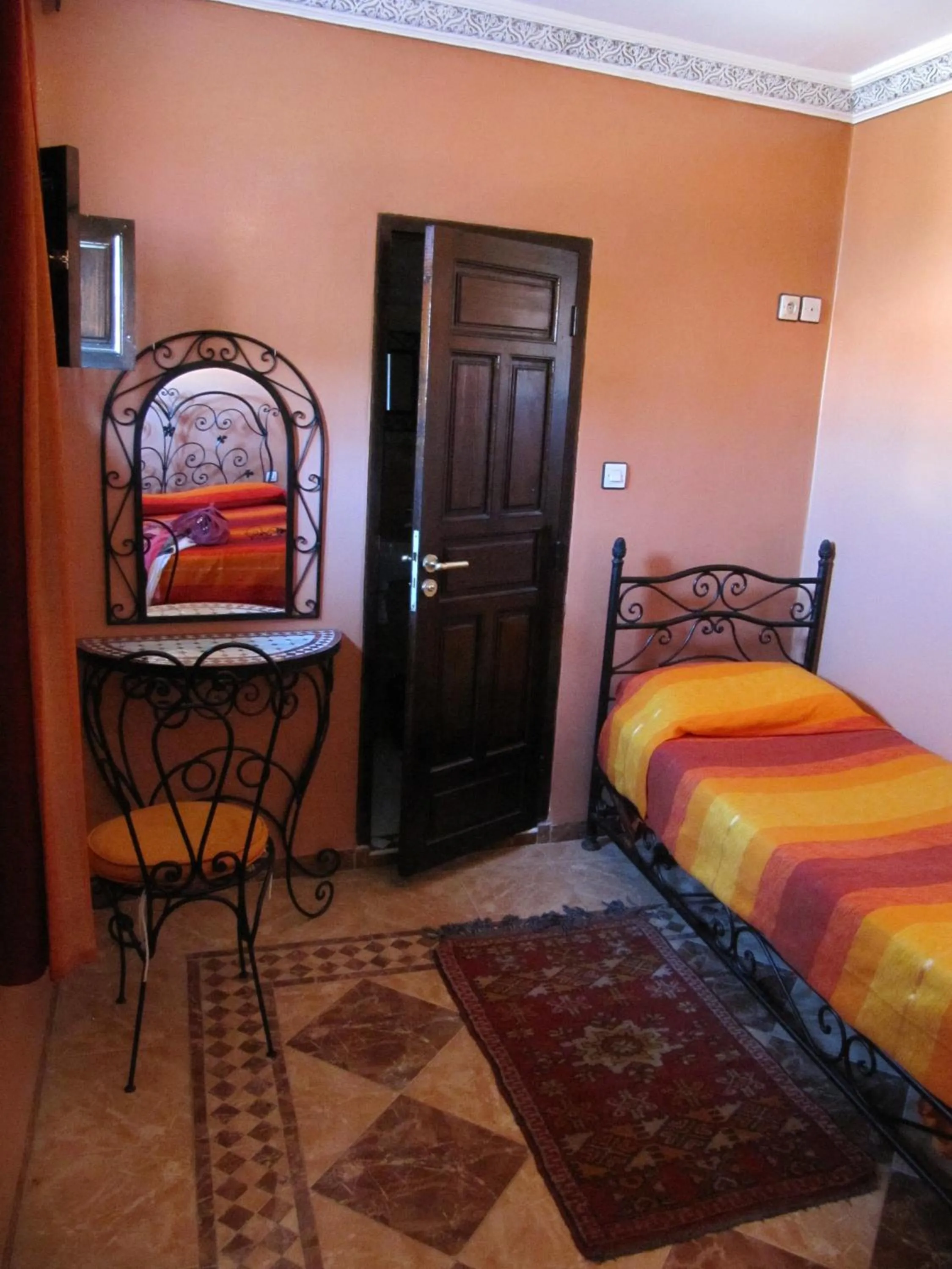 Bedroom, Bed in Sindi Sud