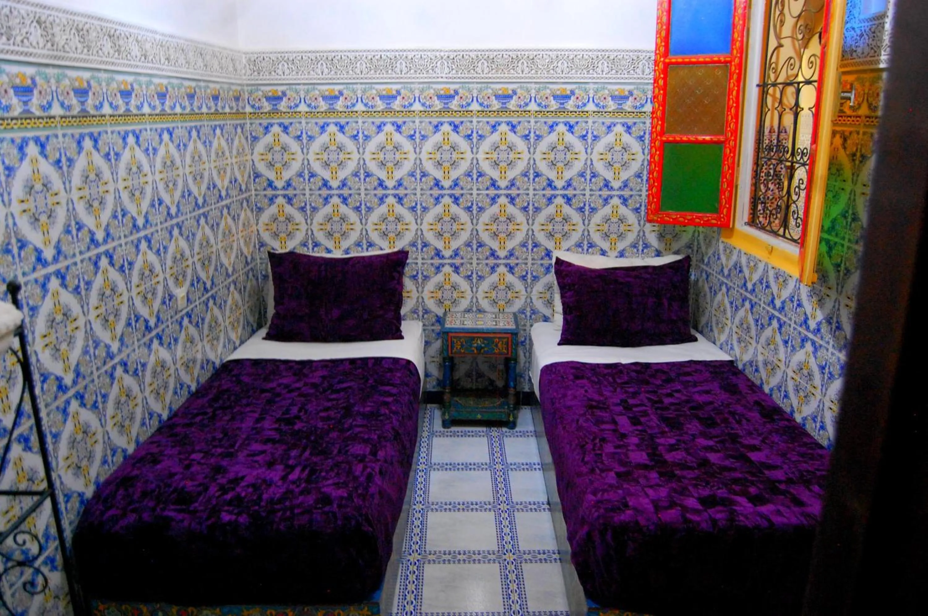 Seating area, Bed in Sindi Sud