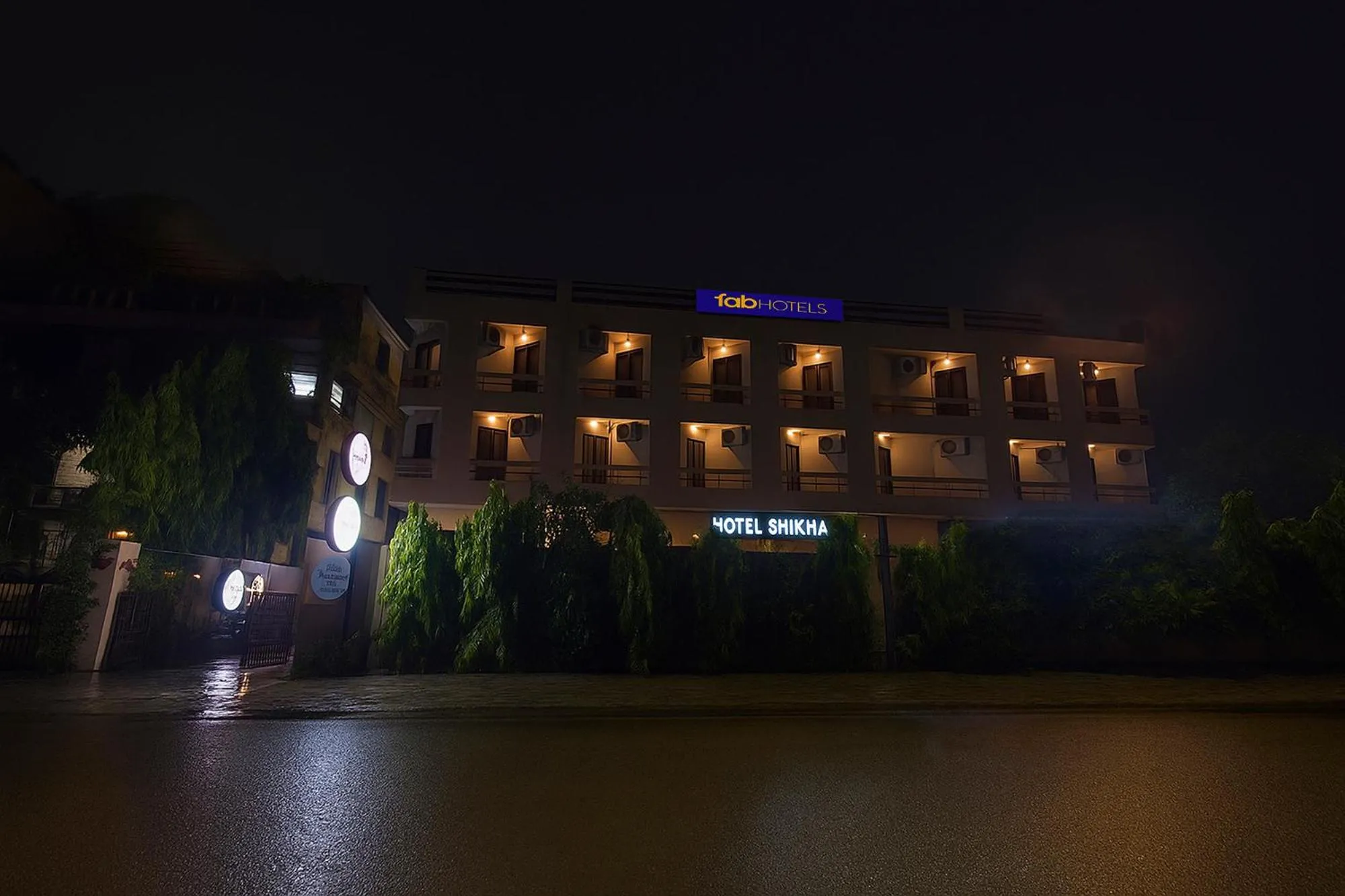 Property building in FabHotel Shikha