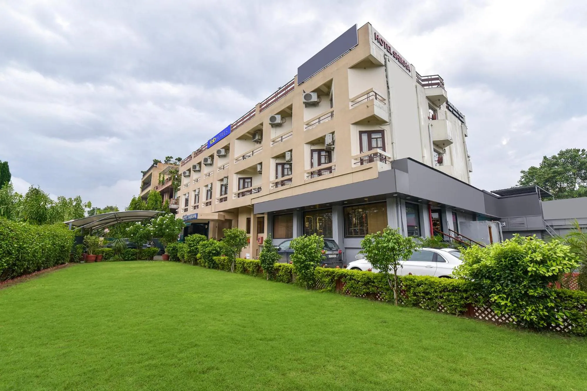 Property building in FabHotel Shikha