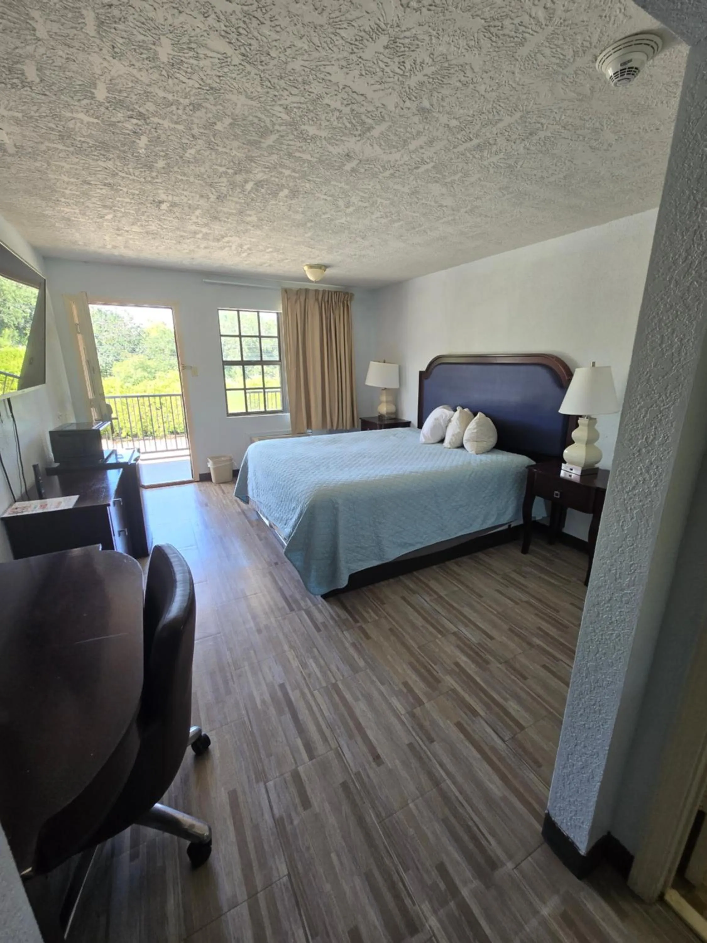 Photo of the whole room, Bed in Best Price Motel & Suites