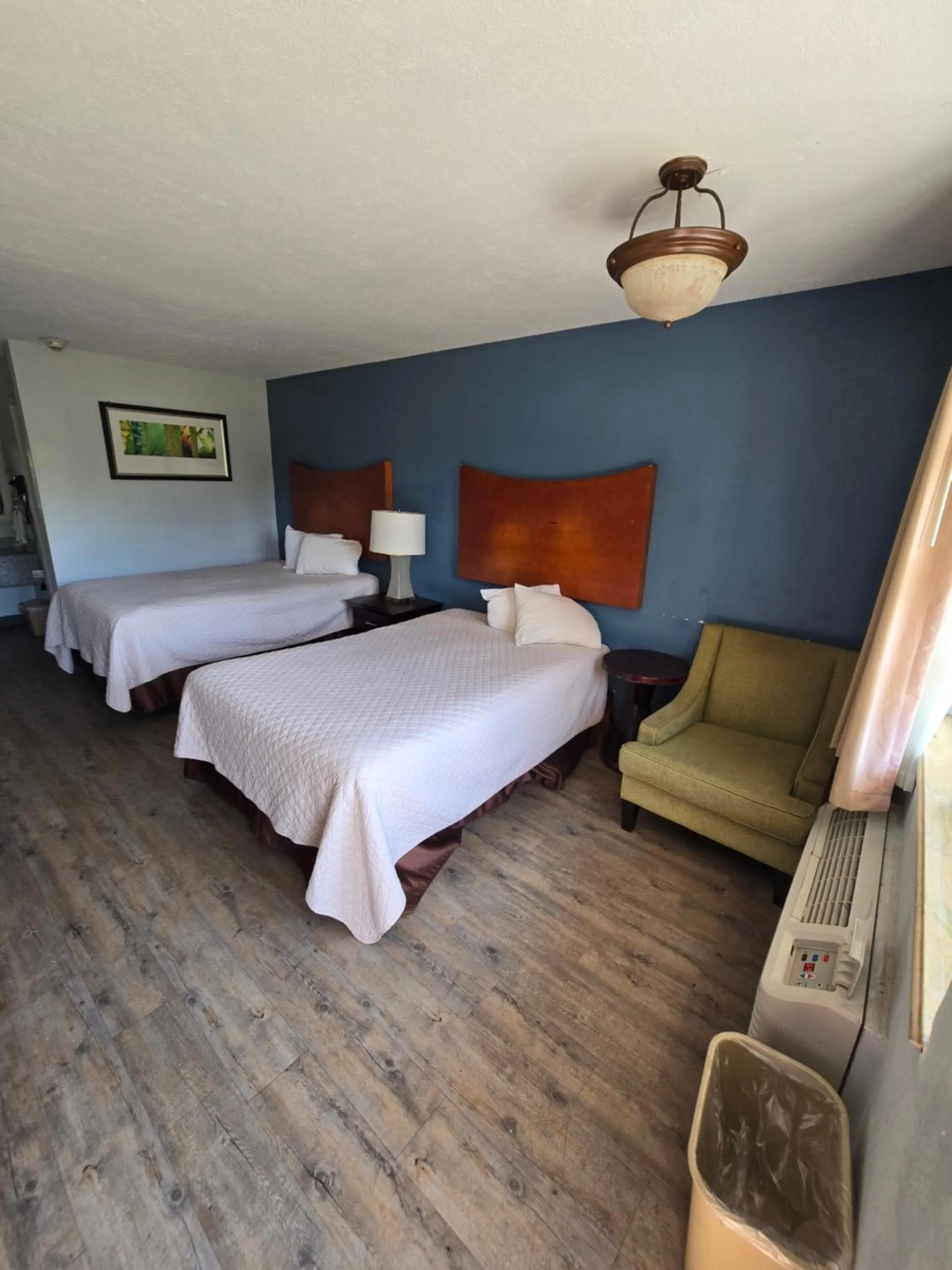 Photo of the whole room, Bed in Best Price Motel & Suites