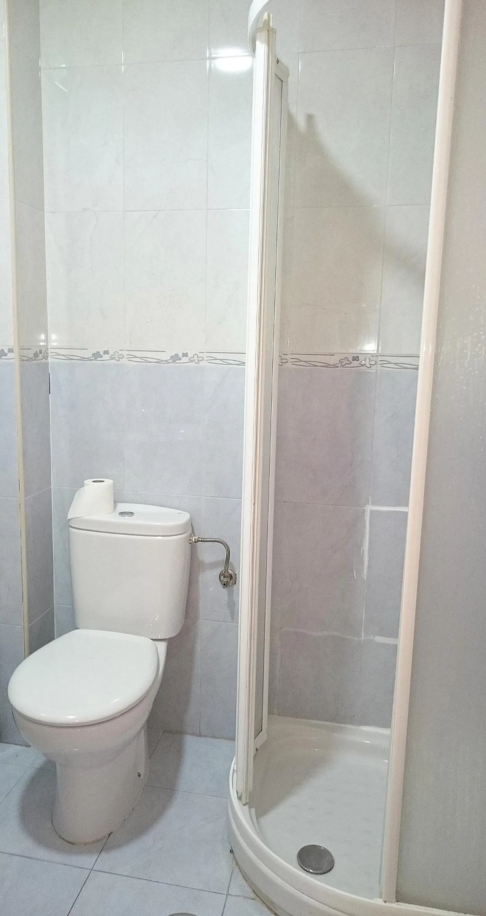 Shower in Hostal San Marcos II