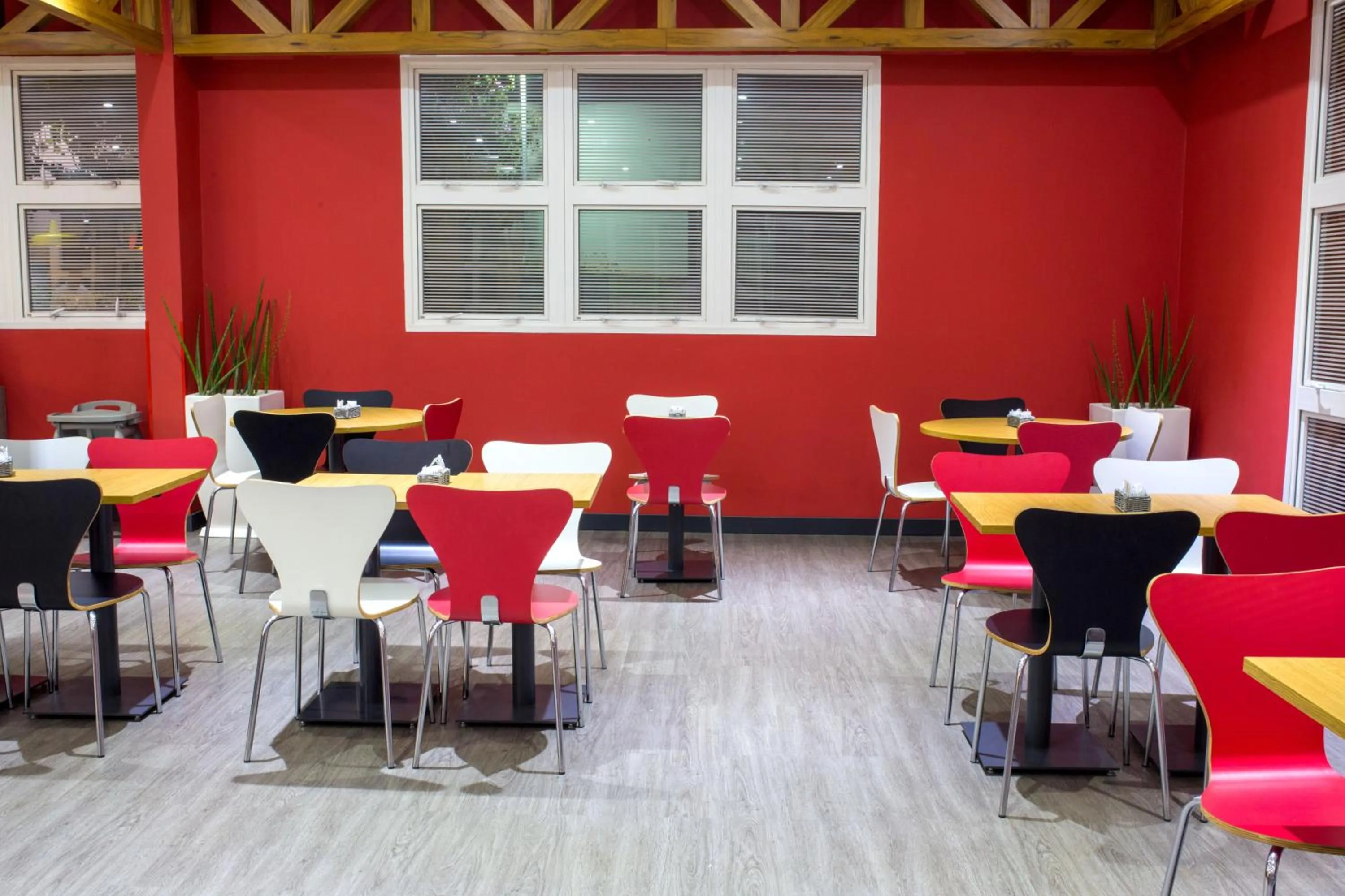 Restaurant/places to eat in ibis Araçatuba