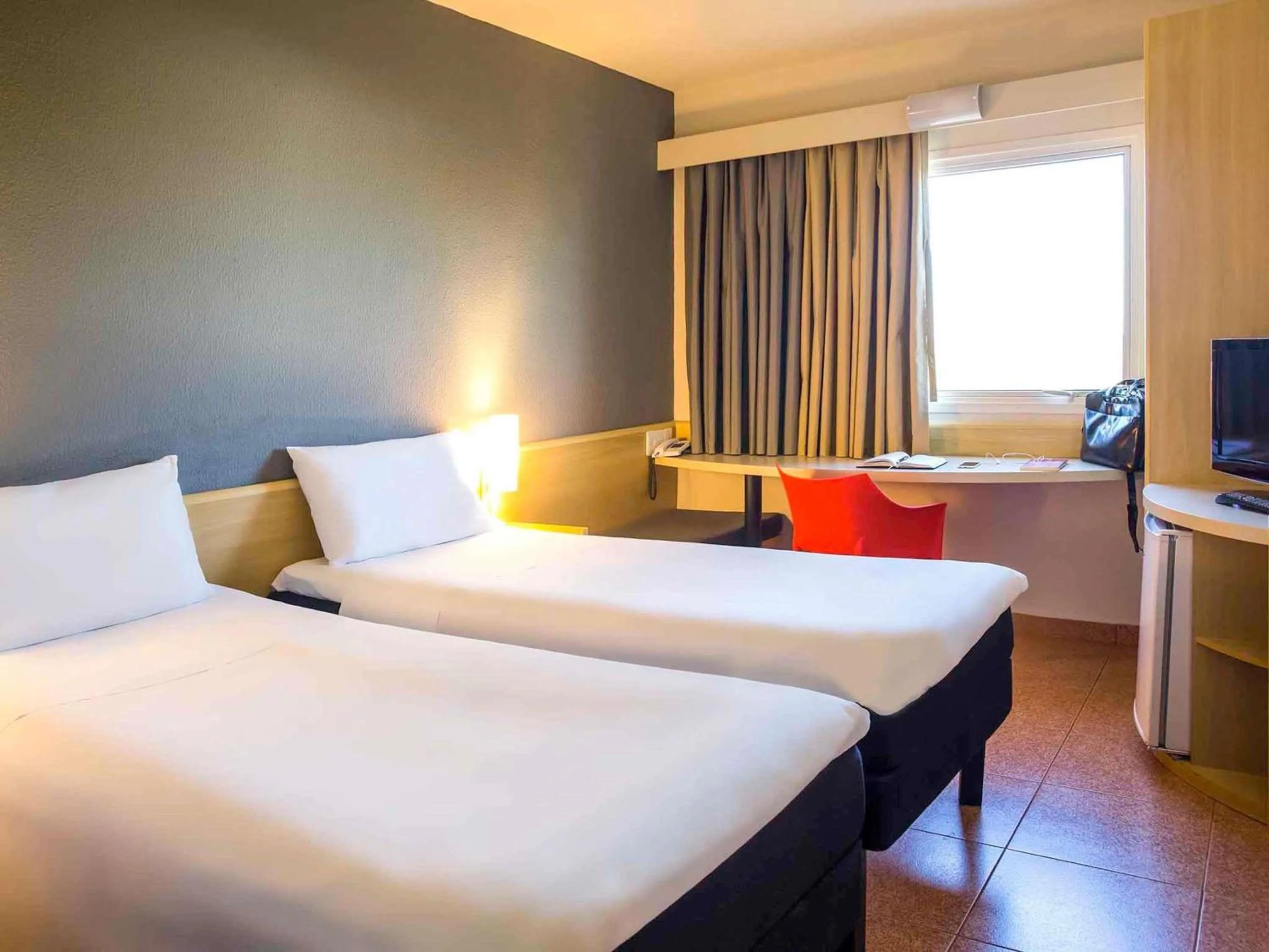 Bedroom, Bed in ibis Araçatuba