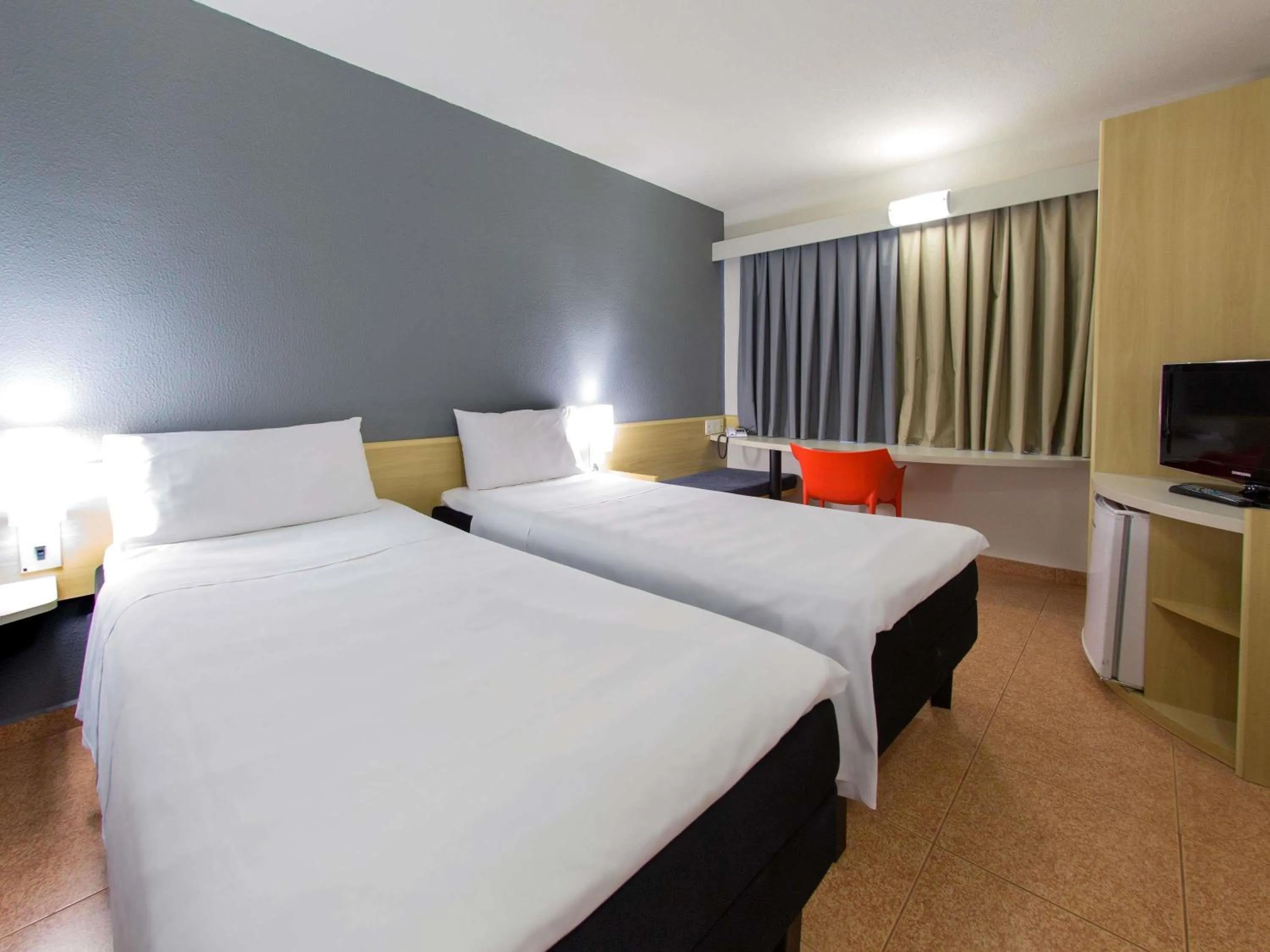 Property building, Bed in ibis Araçatuba