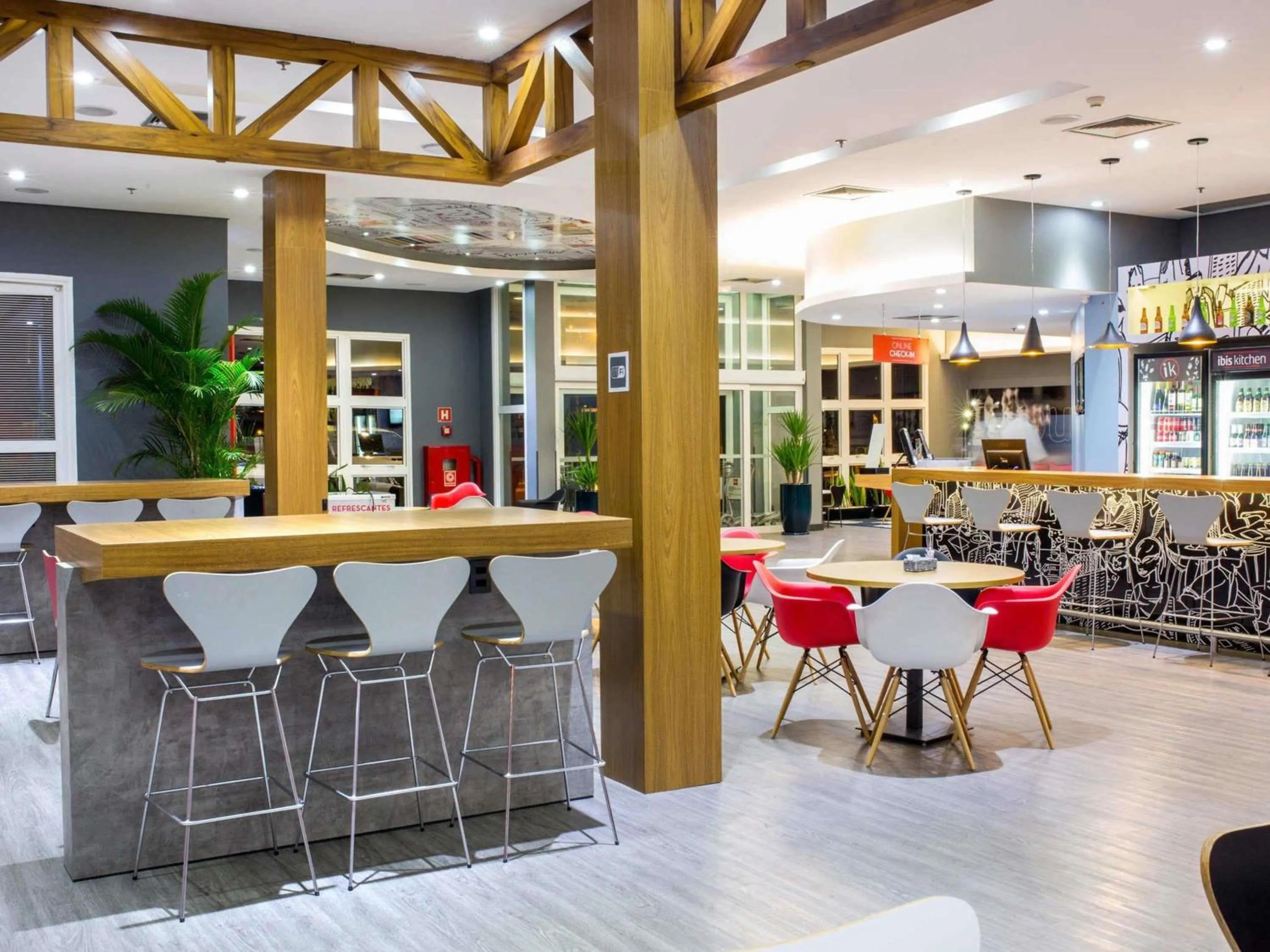 Lounge or bar in ibis Araçatuba