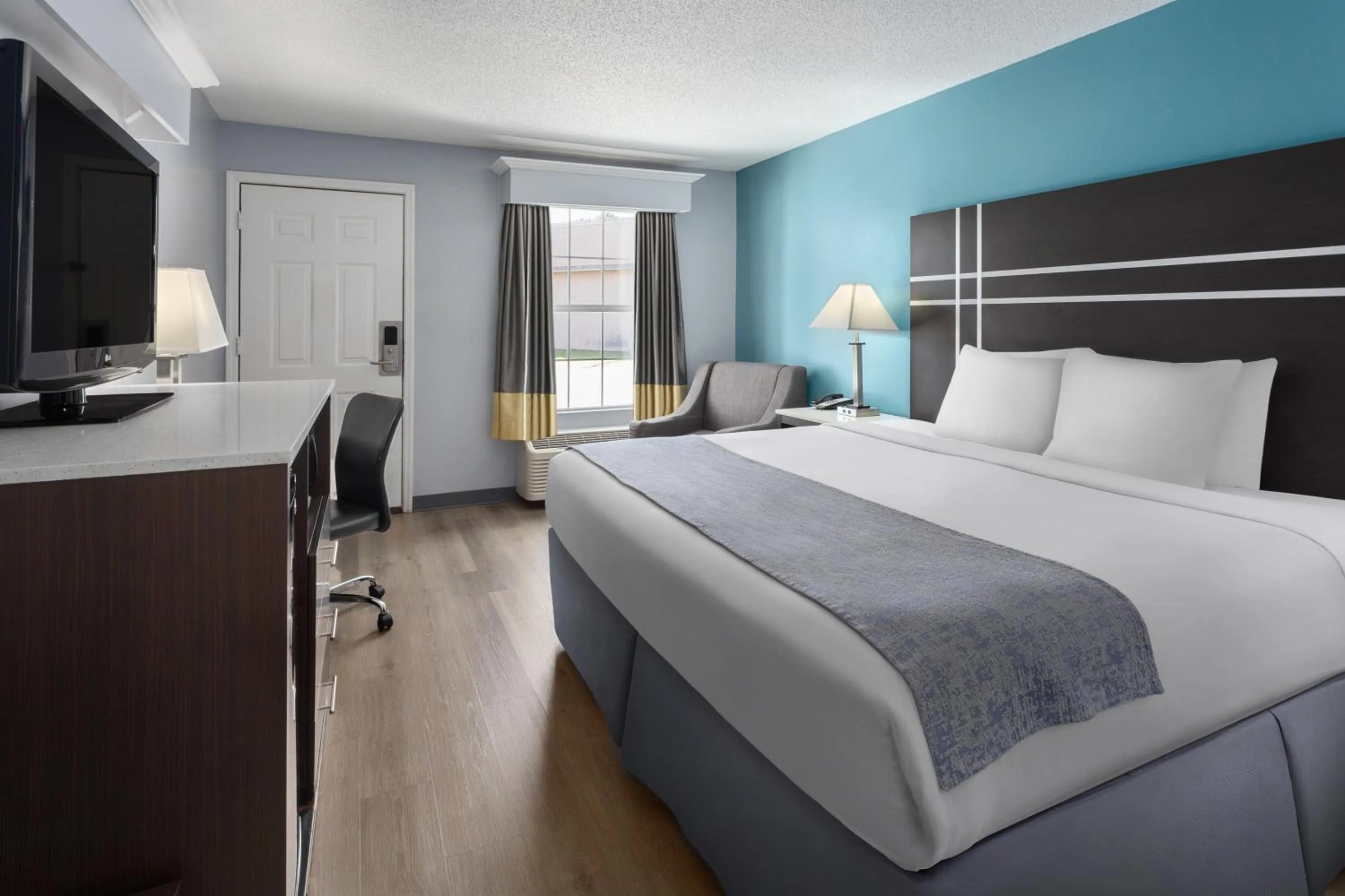 Bed in Baymont by Wyndham Brunswick GA