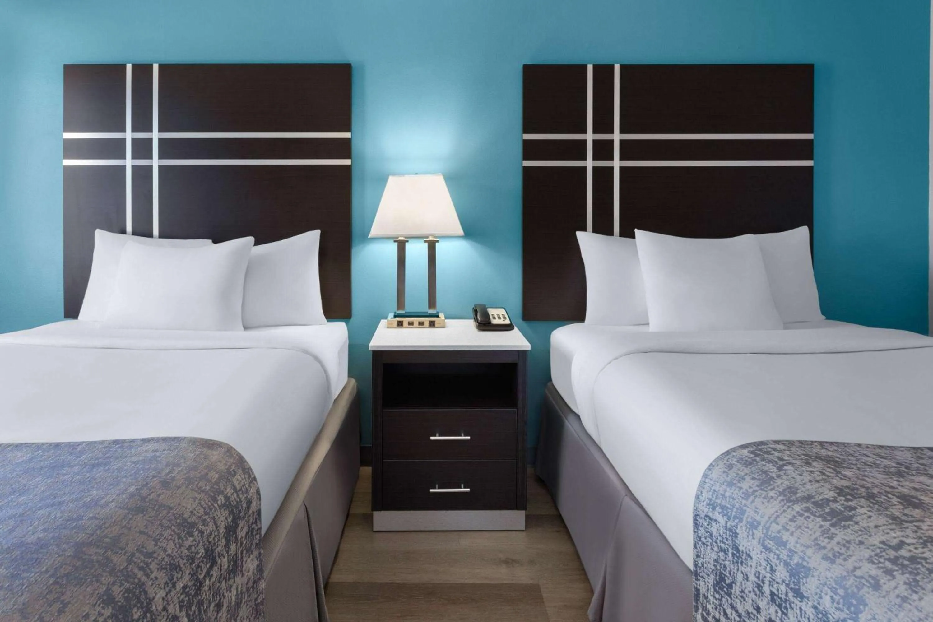 Photo of the whole room, Bed in Baymont by Wyndham Brunswick GA