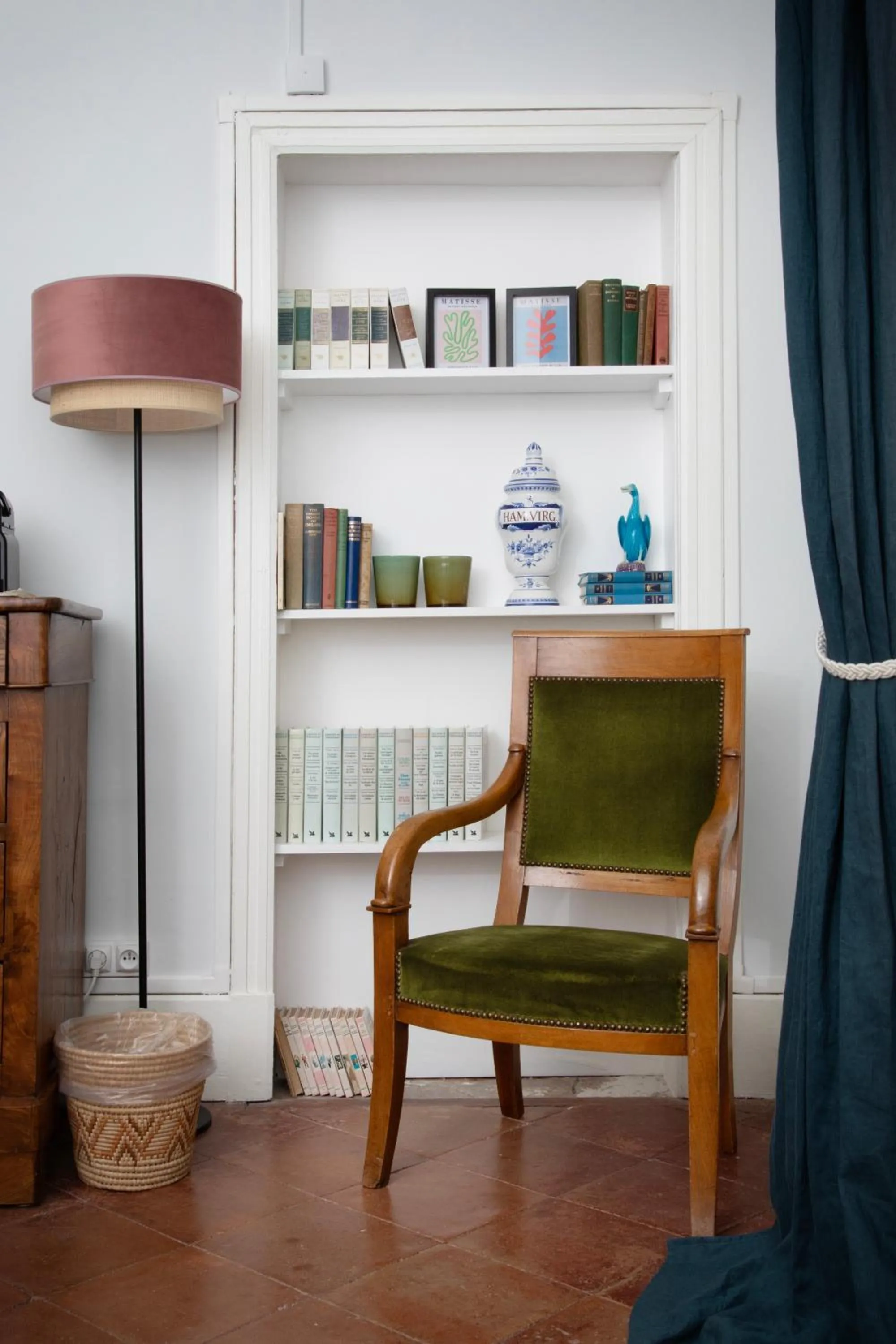 Library in Le Domaine de Villespy