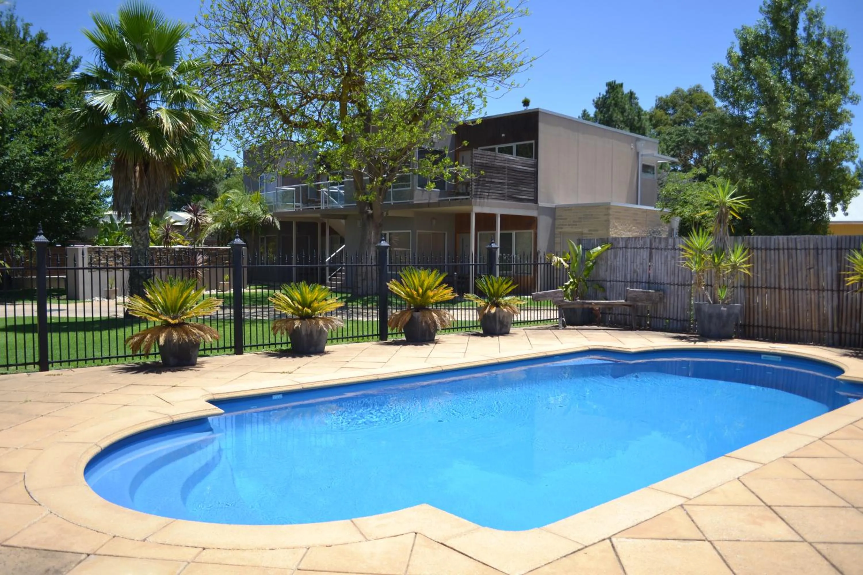 Swimming pool in Barossa Valley Apartments