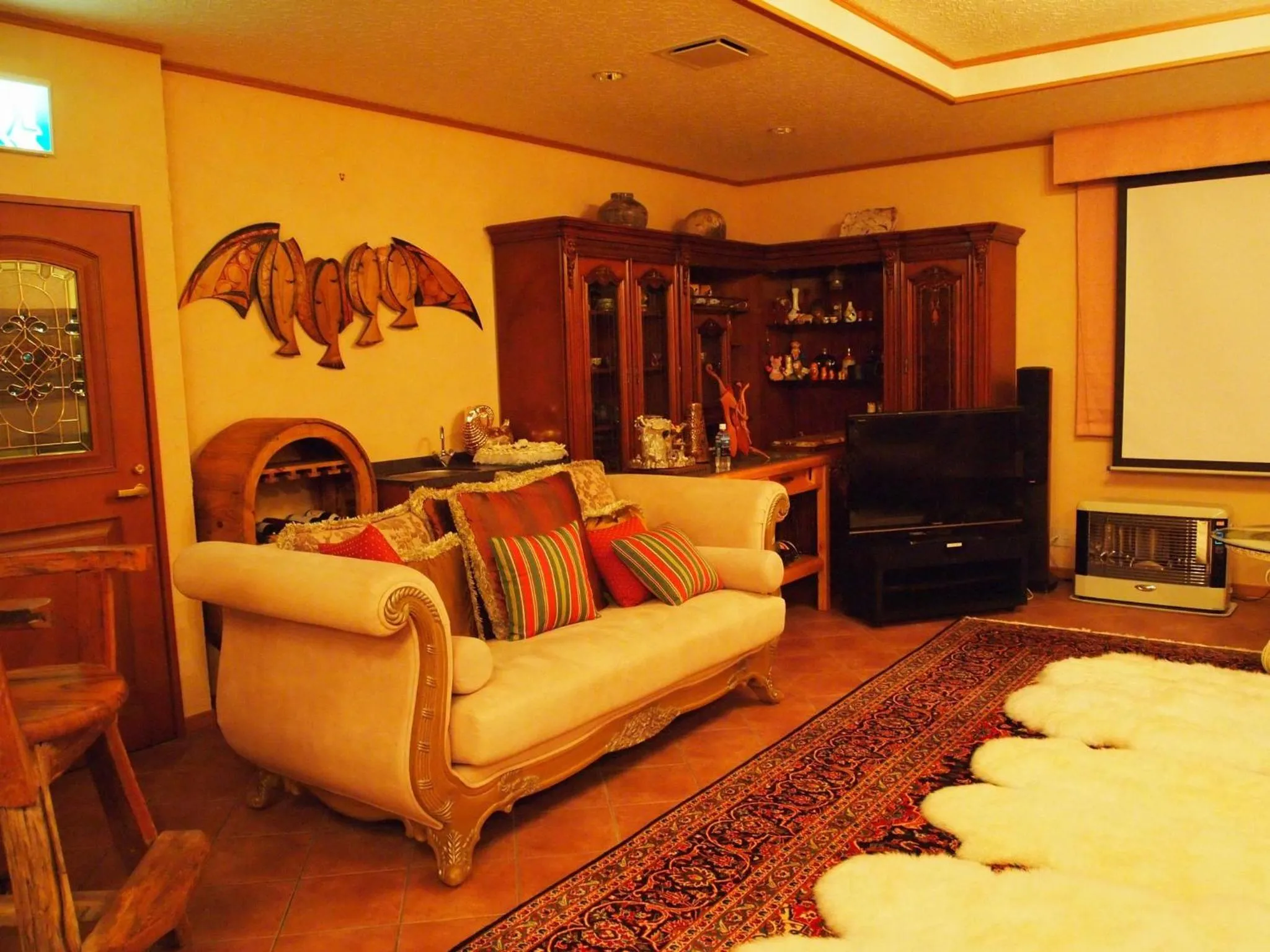 Communal lounge/ TV room in Petit Hotel Corinthian