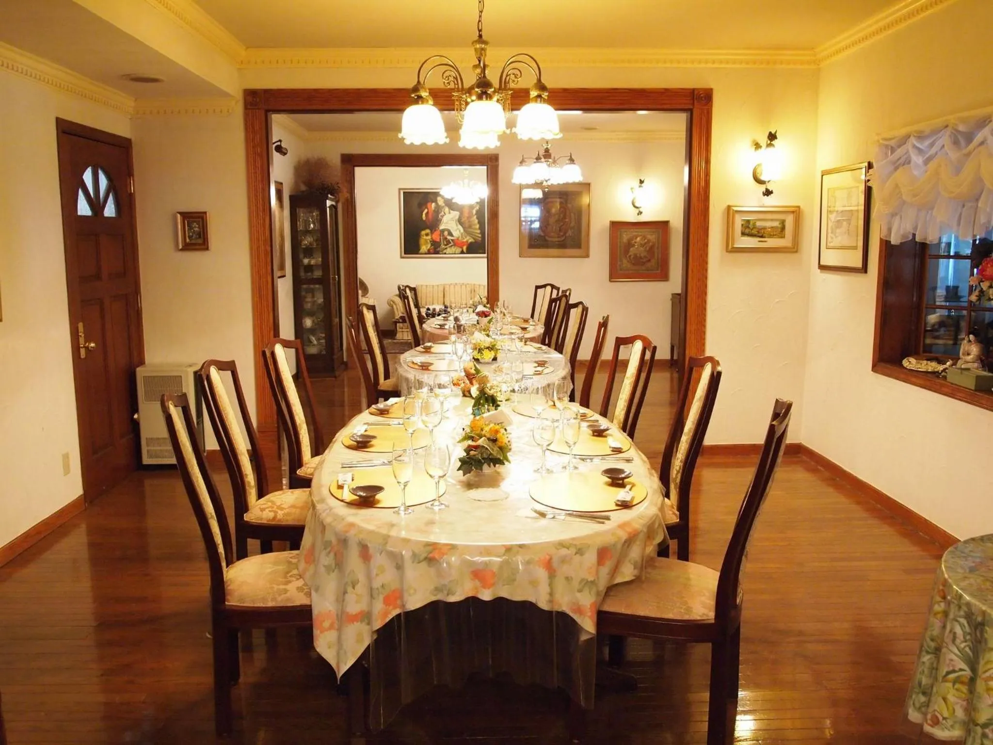 Restaurant/places to eat in Petit Hotel Corinthian