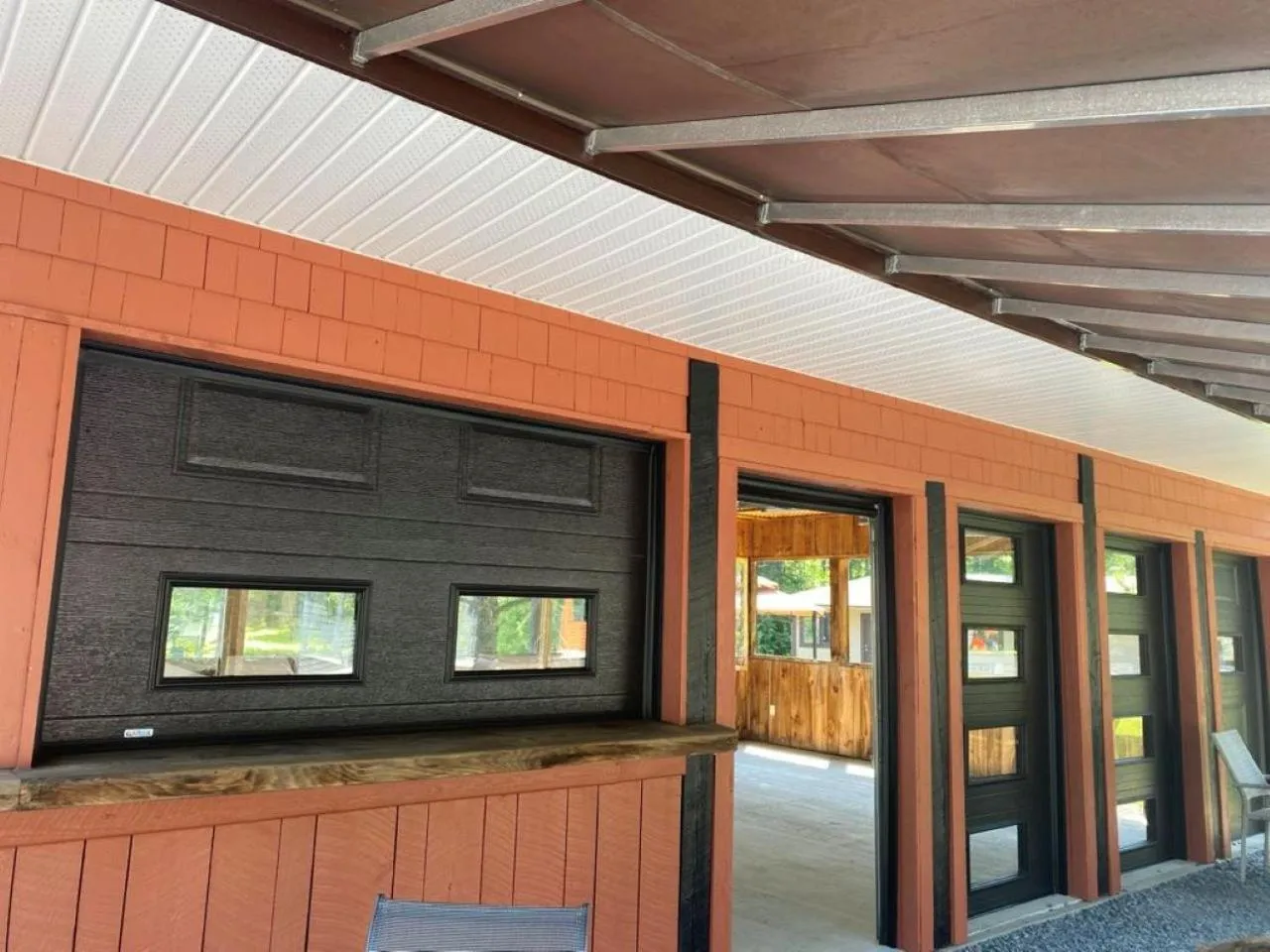 Property building in Auberge MicKy Inc