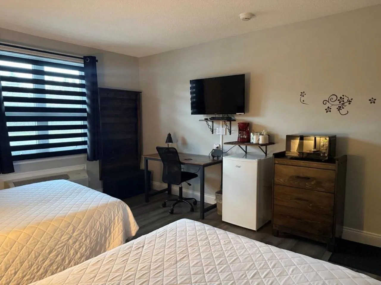 Bed in Auberge MicKy Inc