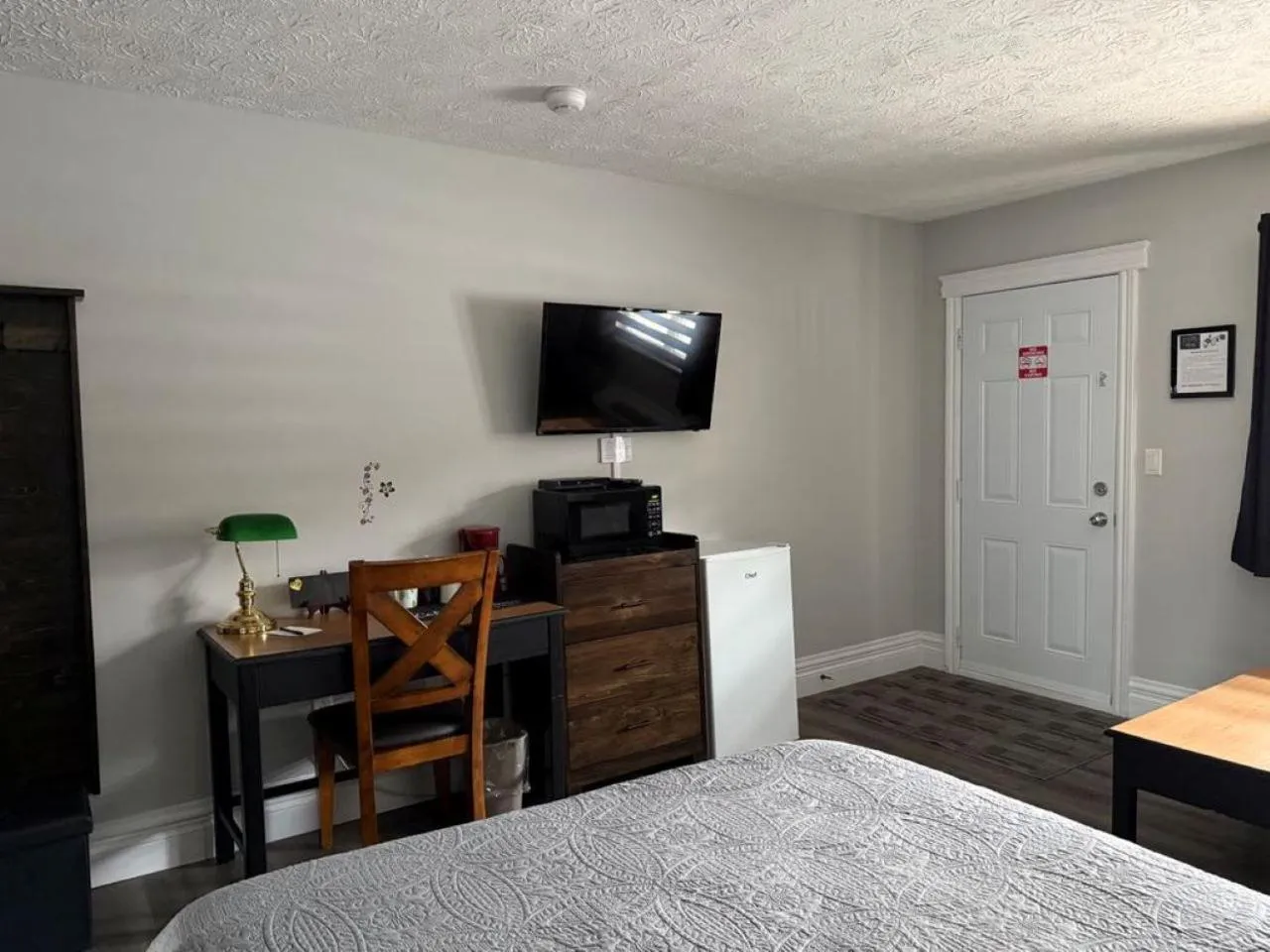 Bed in Auberge MicKy Inc