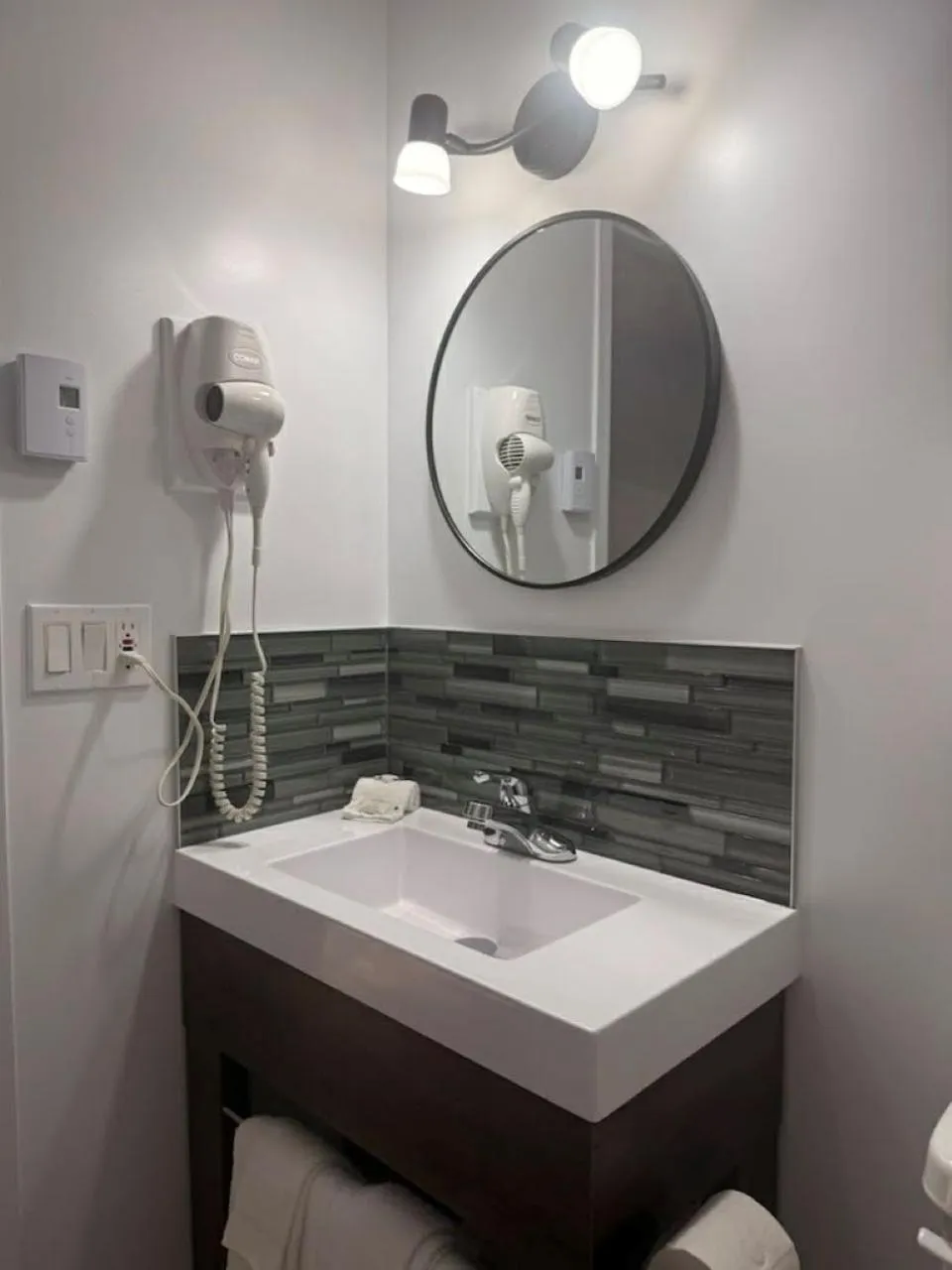 Toilet in Auberge MicKy Inc