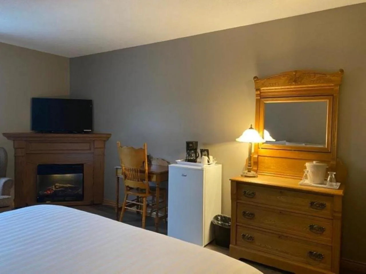 TV and multimedia, Bed in Auberge MicKy Inc