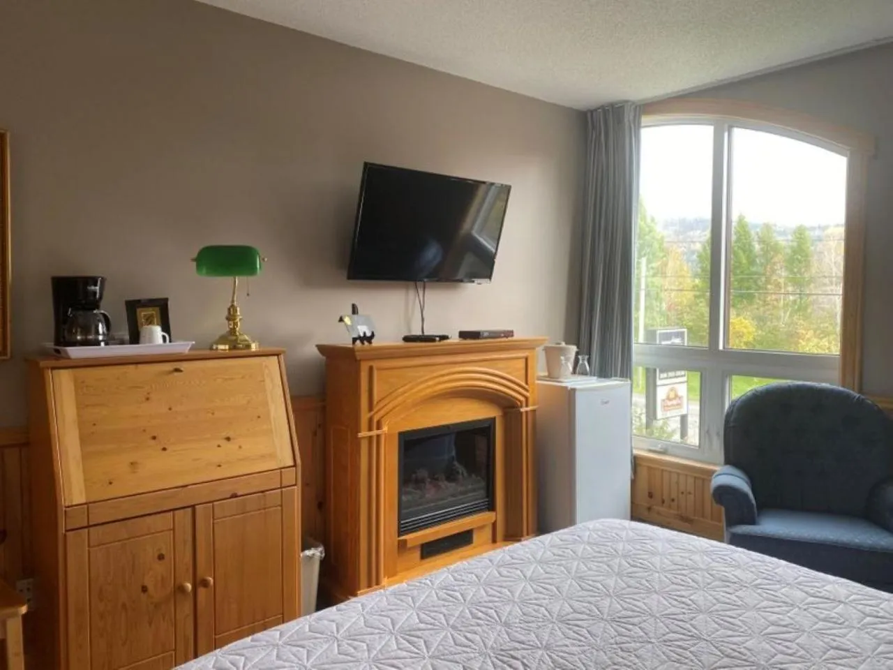 Bed in Auberge MicKy Inc