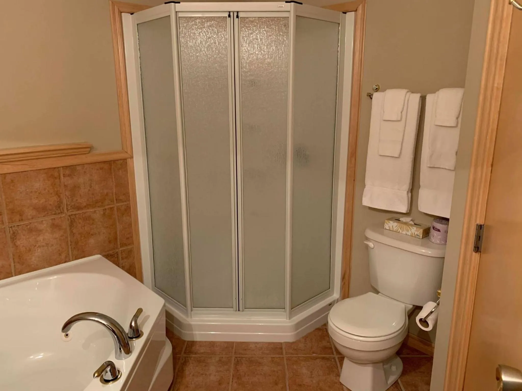 Toilet in Auberge MicKy Inc