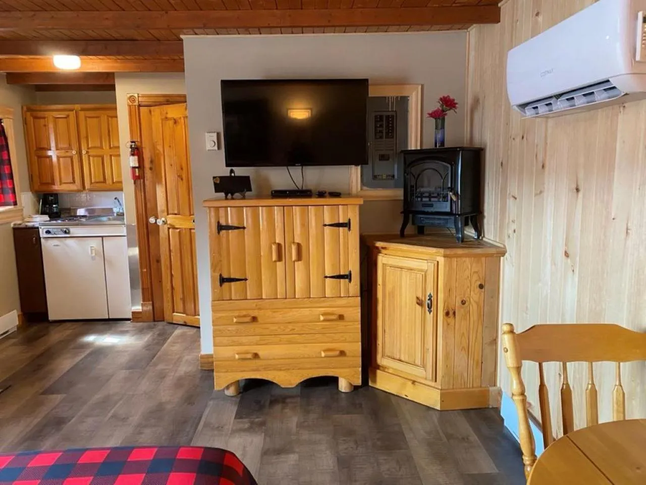 TV and multimedia in Auberge MicKy Inc