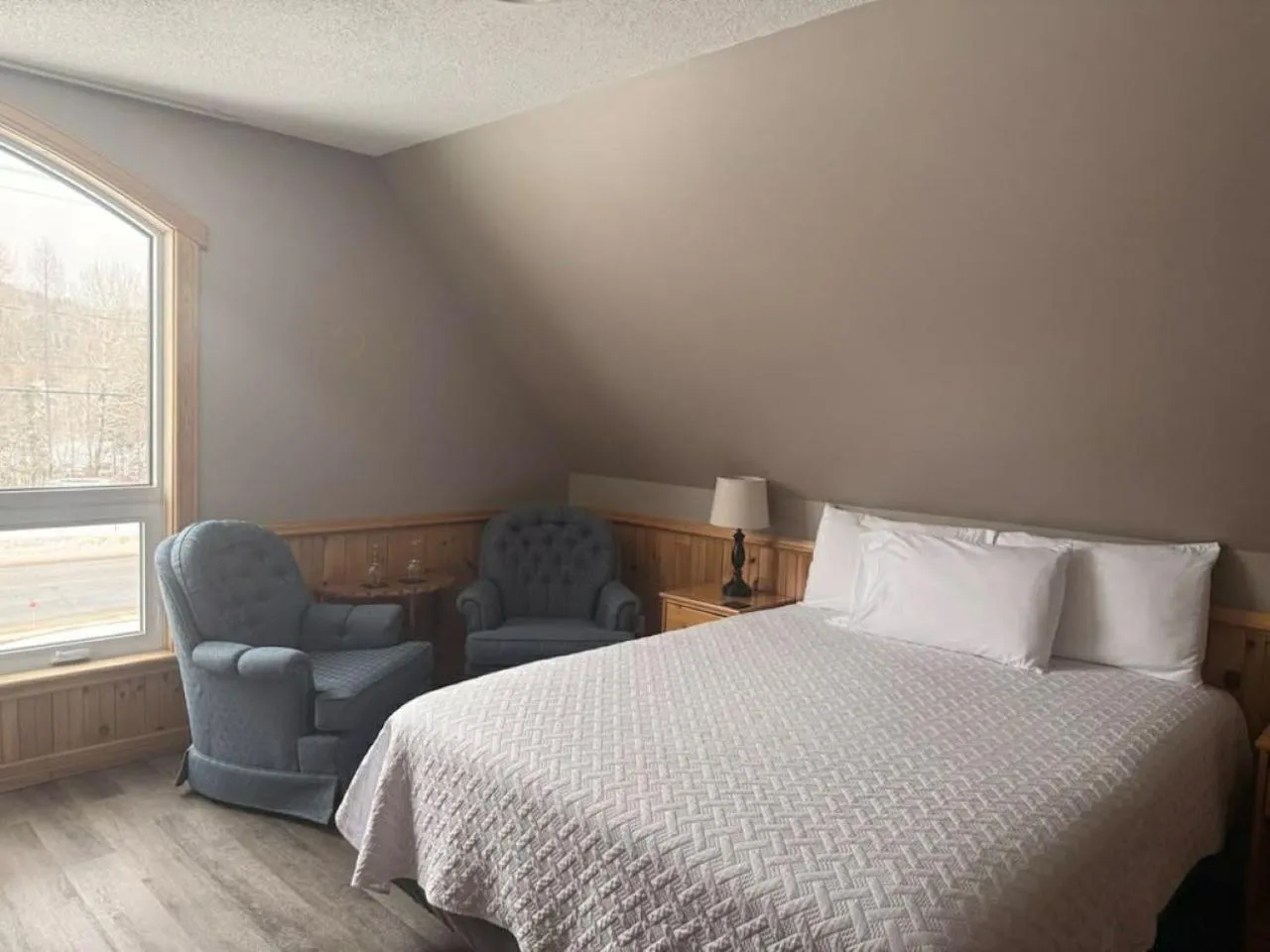 Bed in Auberge MicKy Inc