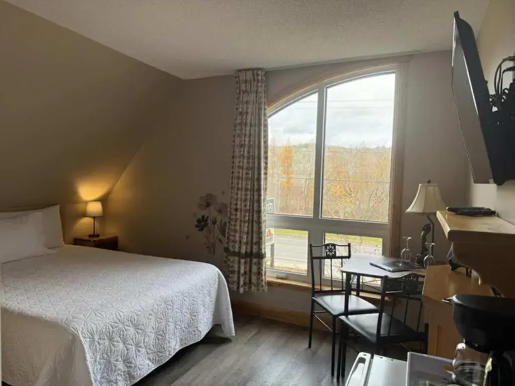 Deluxe Queen Room in Auberge MicKy Inc Deluxe Queen Room in Auberge MicKy Inc