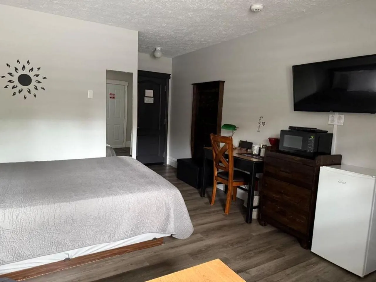 Bed in Auberge MicKy Inc