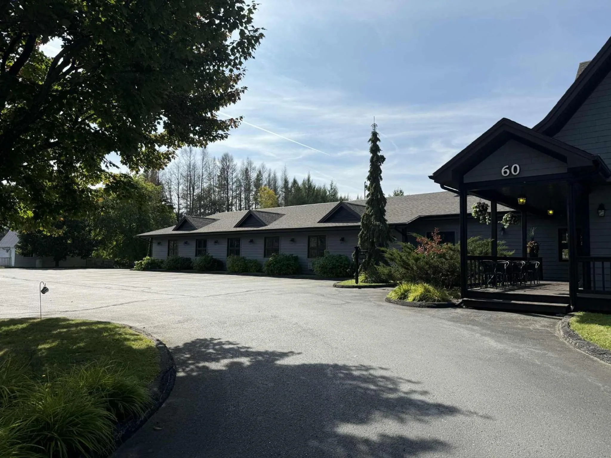 Property building in Auberge MicKy Inc