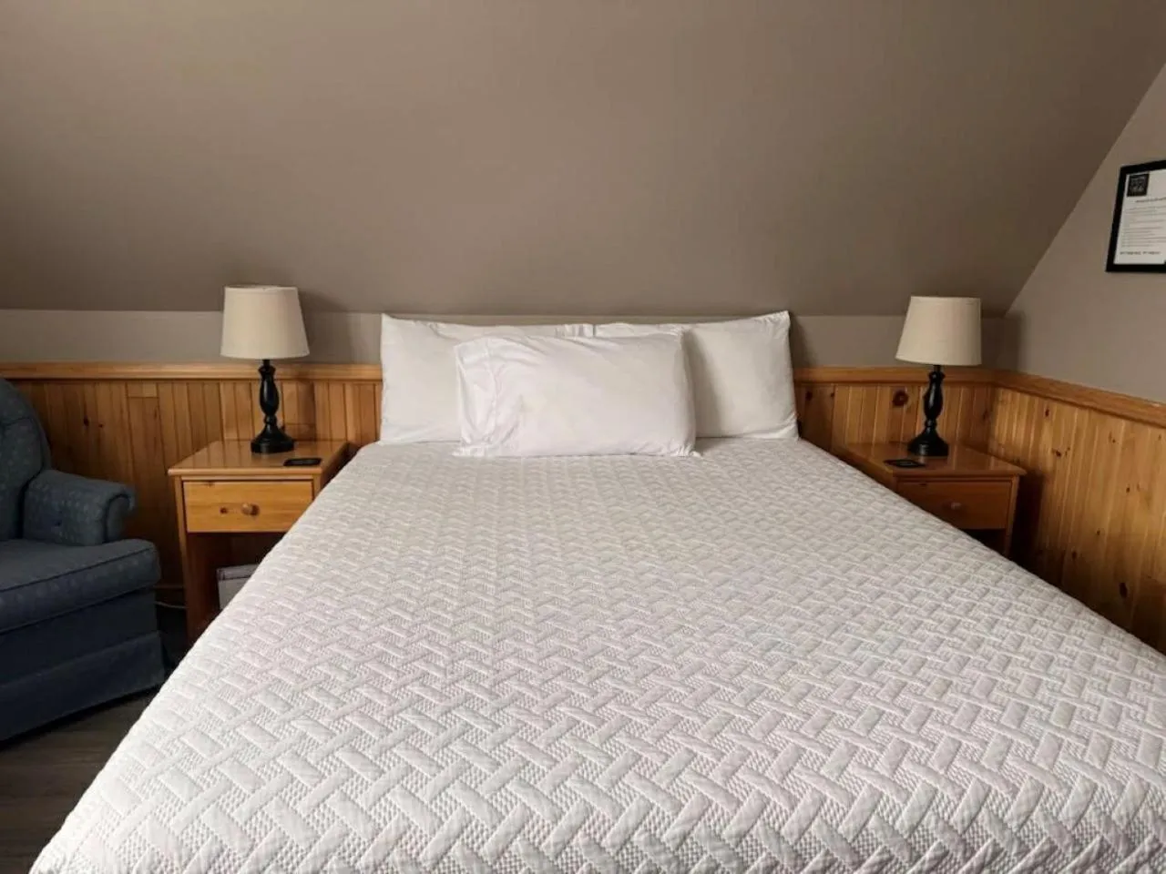 Bed in Auberge MicKy Inc