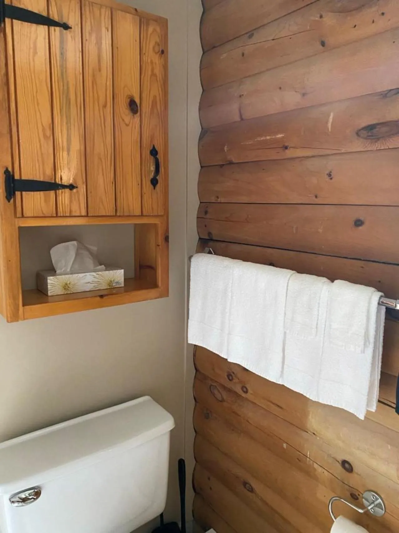 Toilet in Auberge MicKy Inc