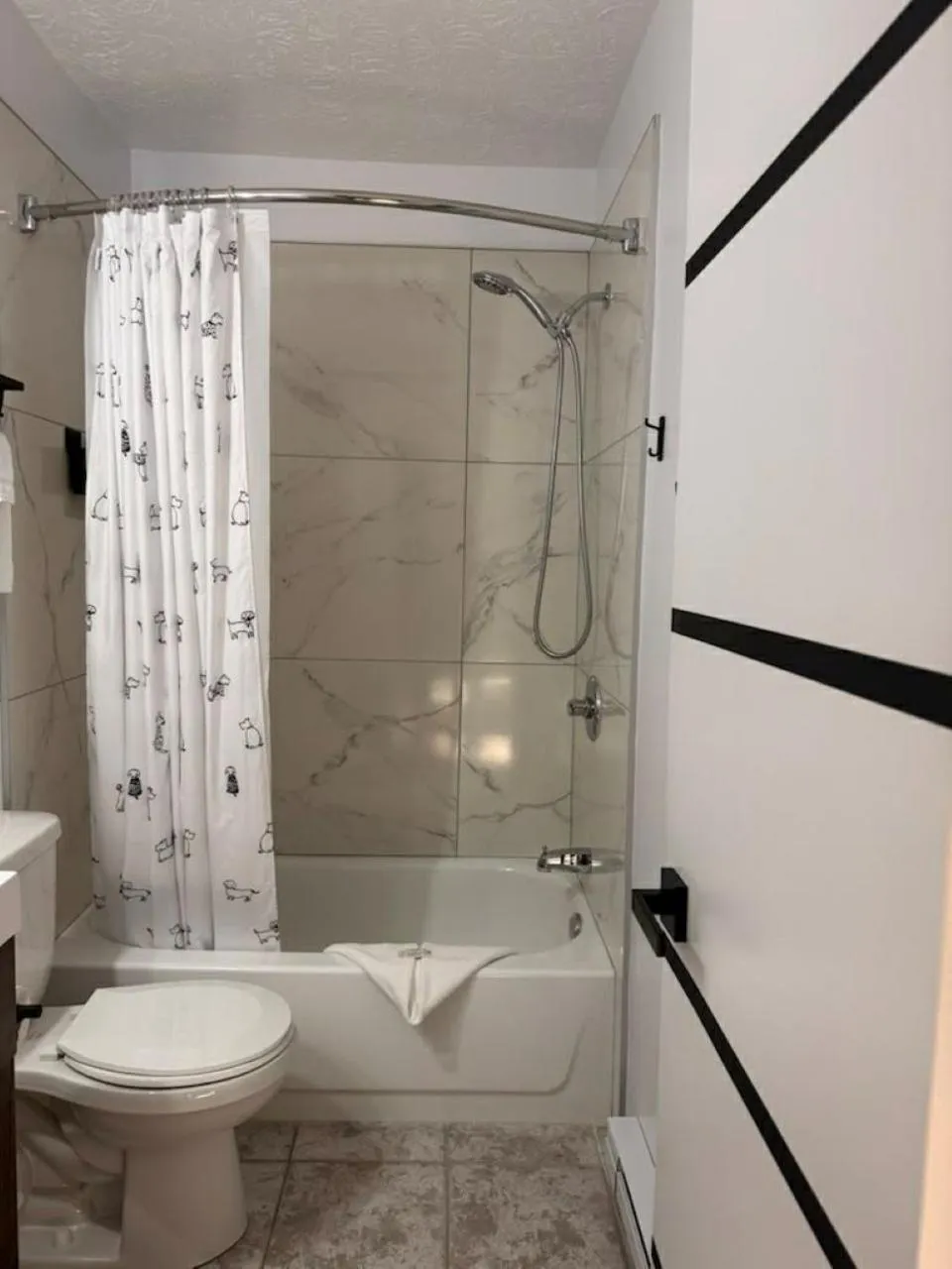 Shower in Auberge MicKy Inc