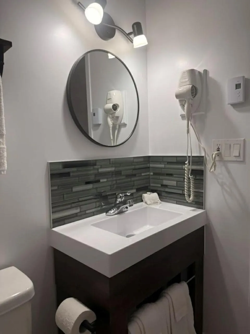 Toilet in Auberge MicKy Inc