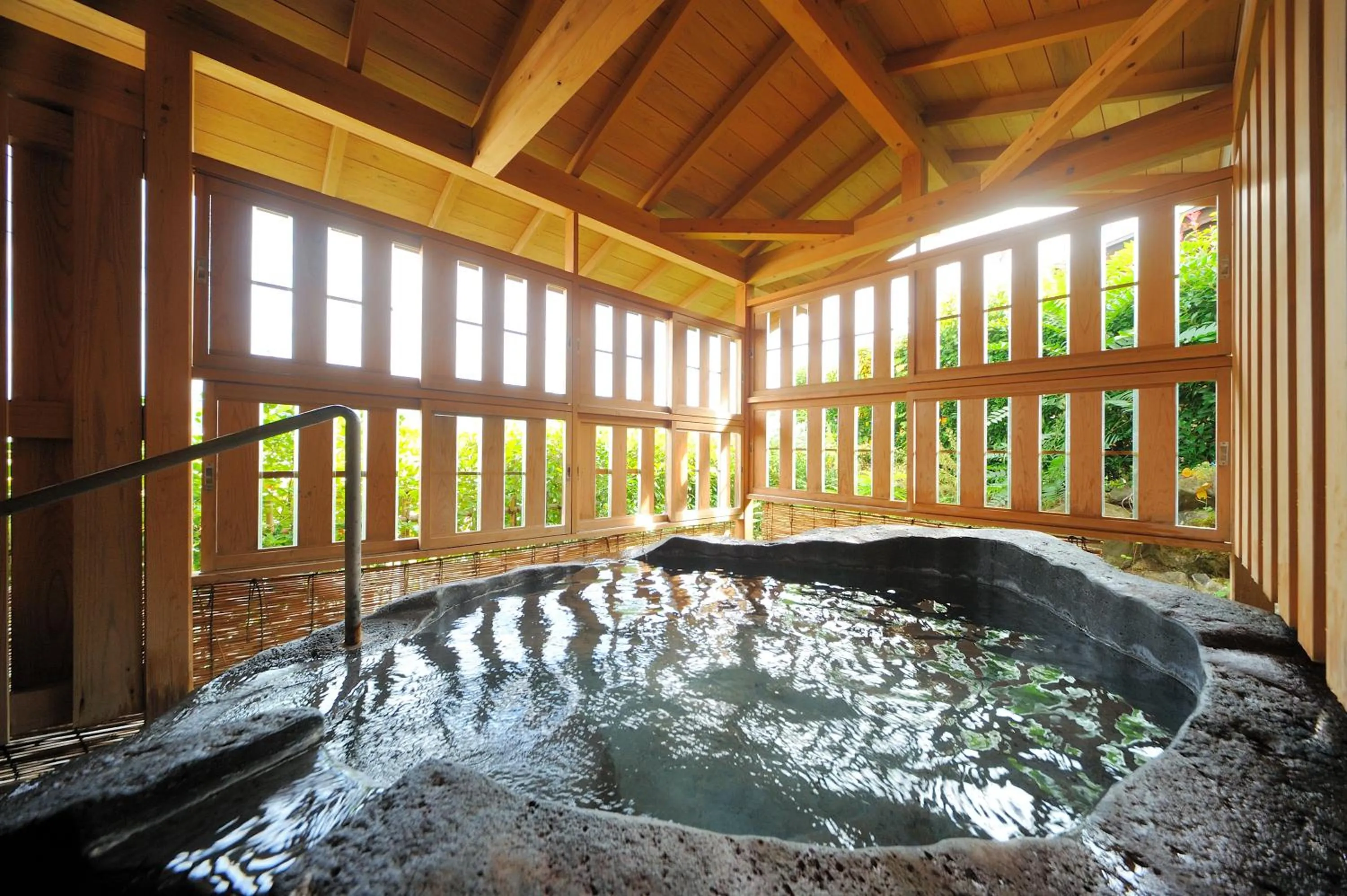 Hot Spring Bath in Meigetsuso