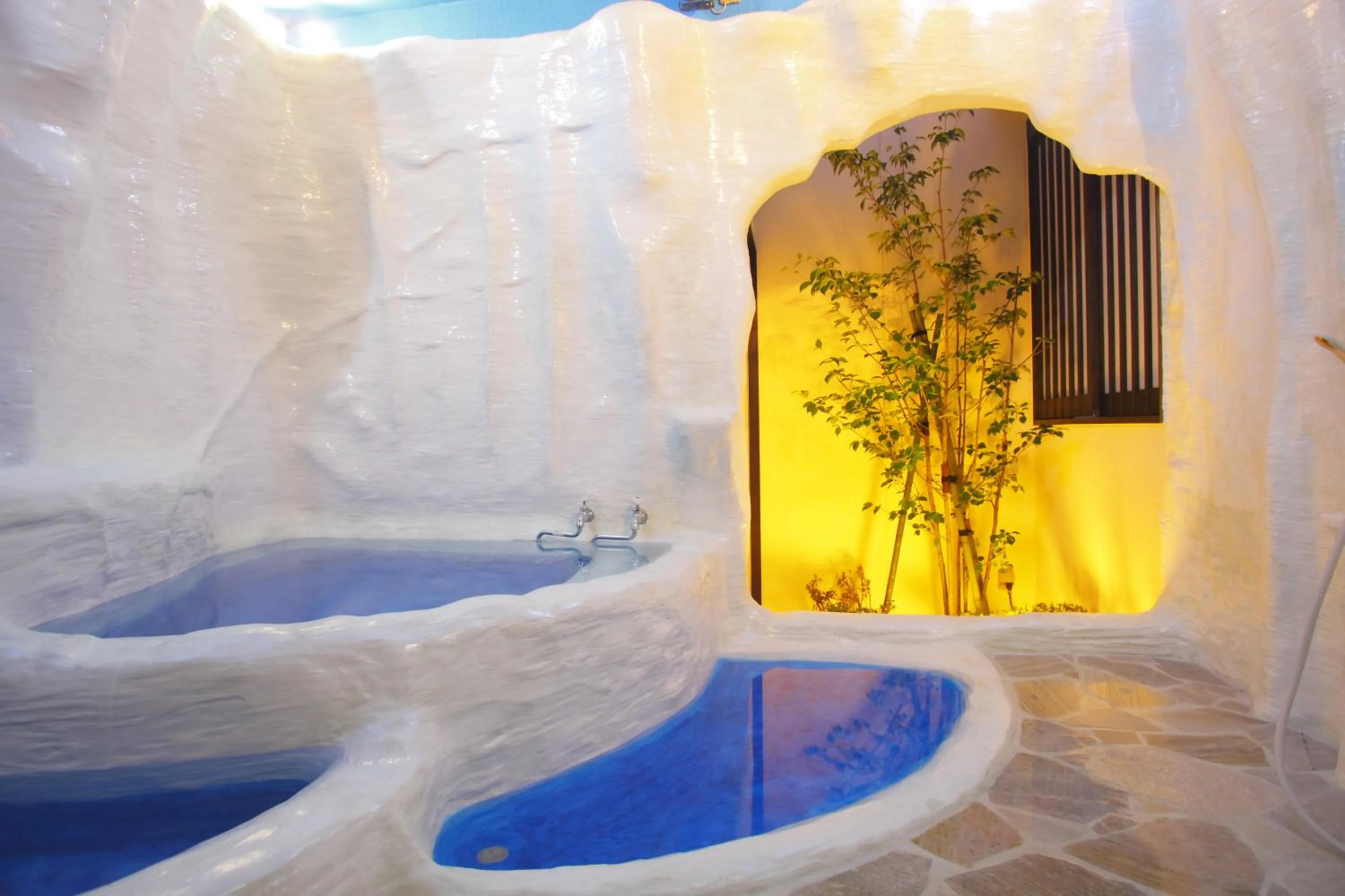 Hot Spring Bath in Arimakan