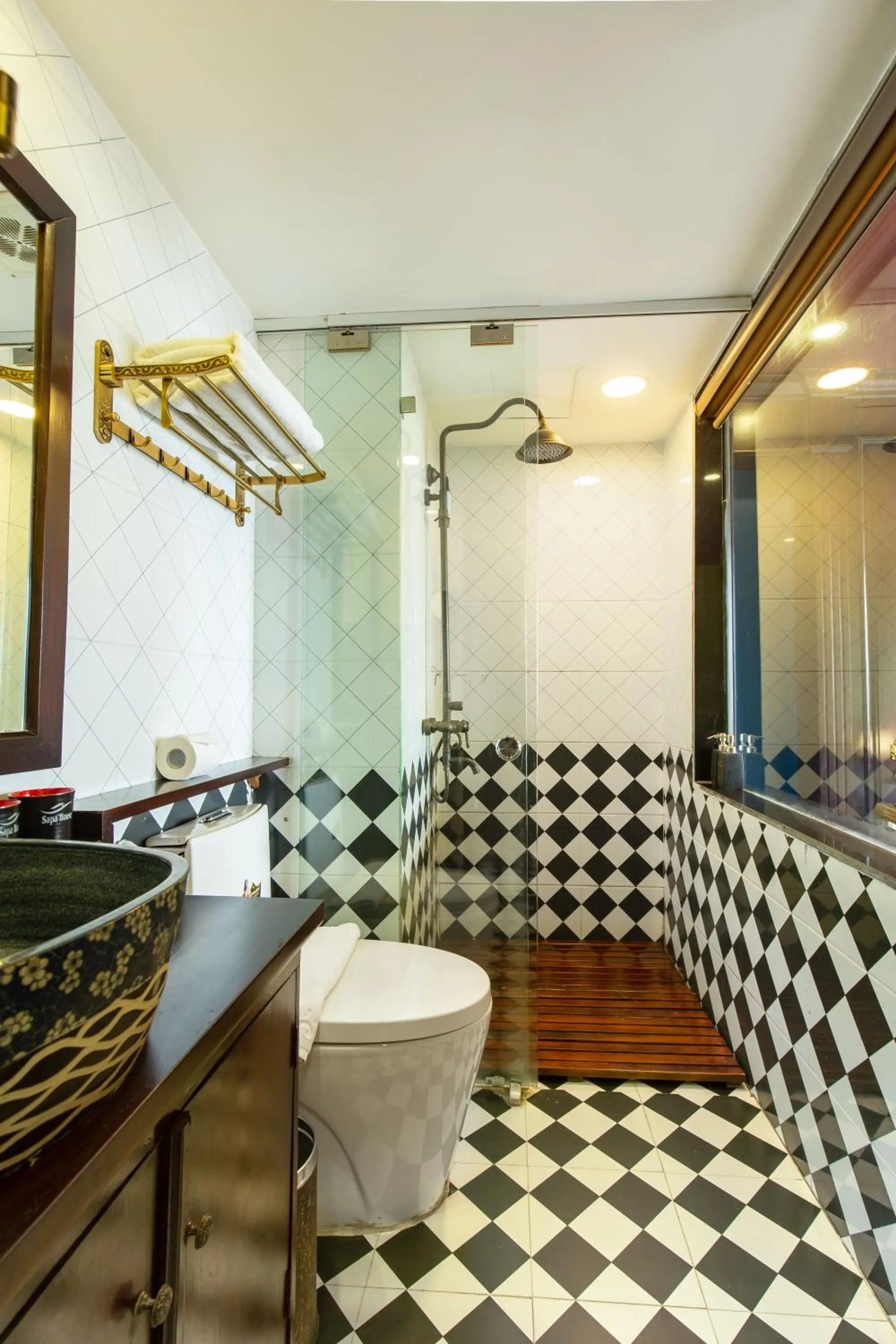 Shower in Sapa House Hotel Halal Certified