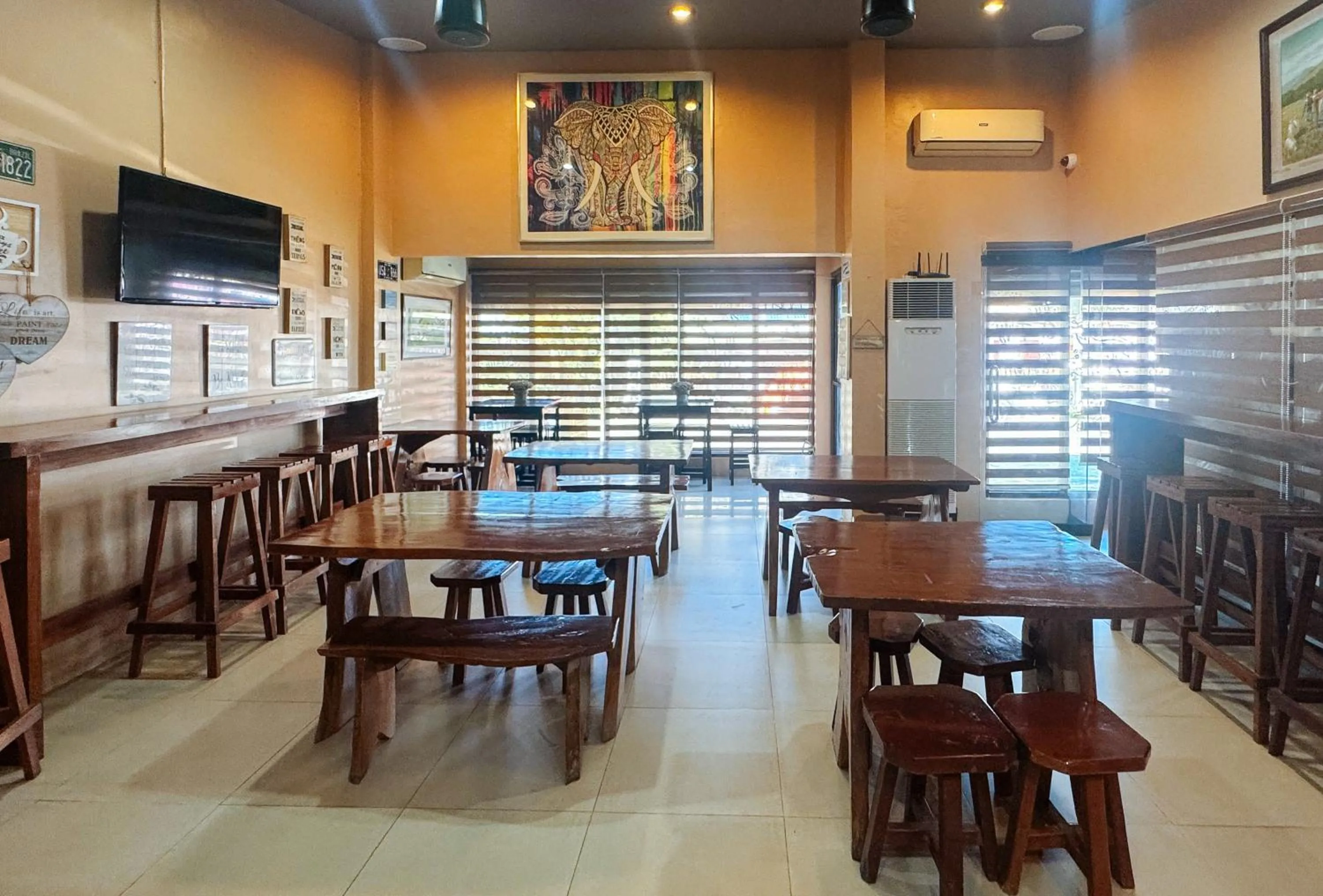 Area and facilities in RedDoorz at Sta Cruz Naga City