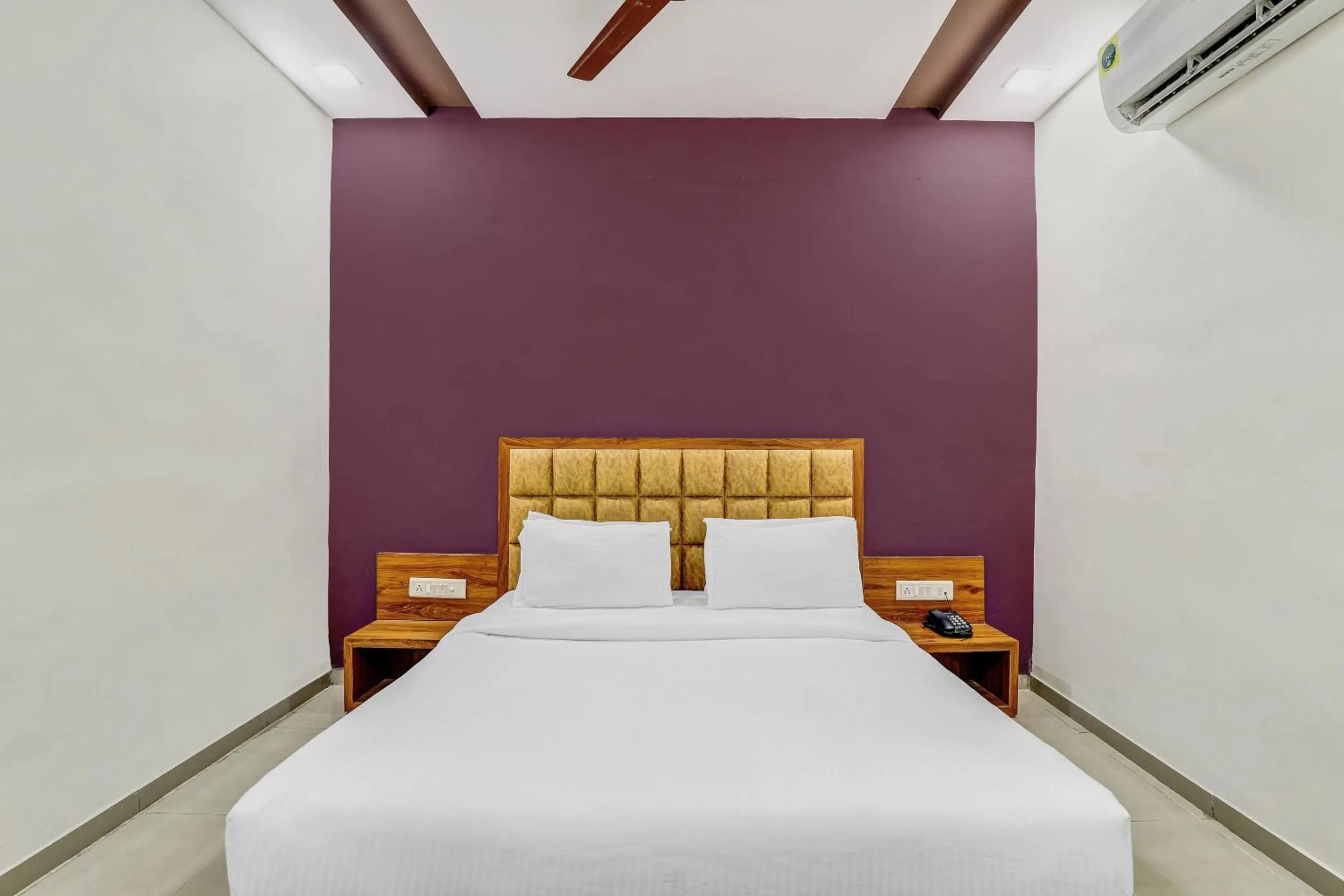 Bedroom, Bed in Hotel O Maple view