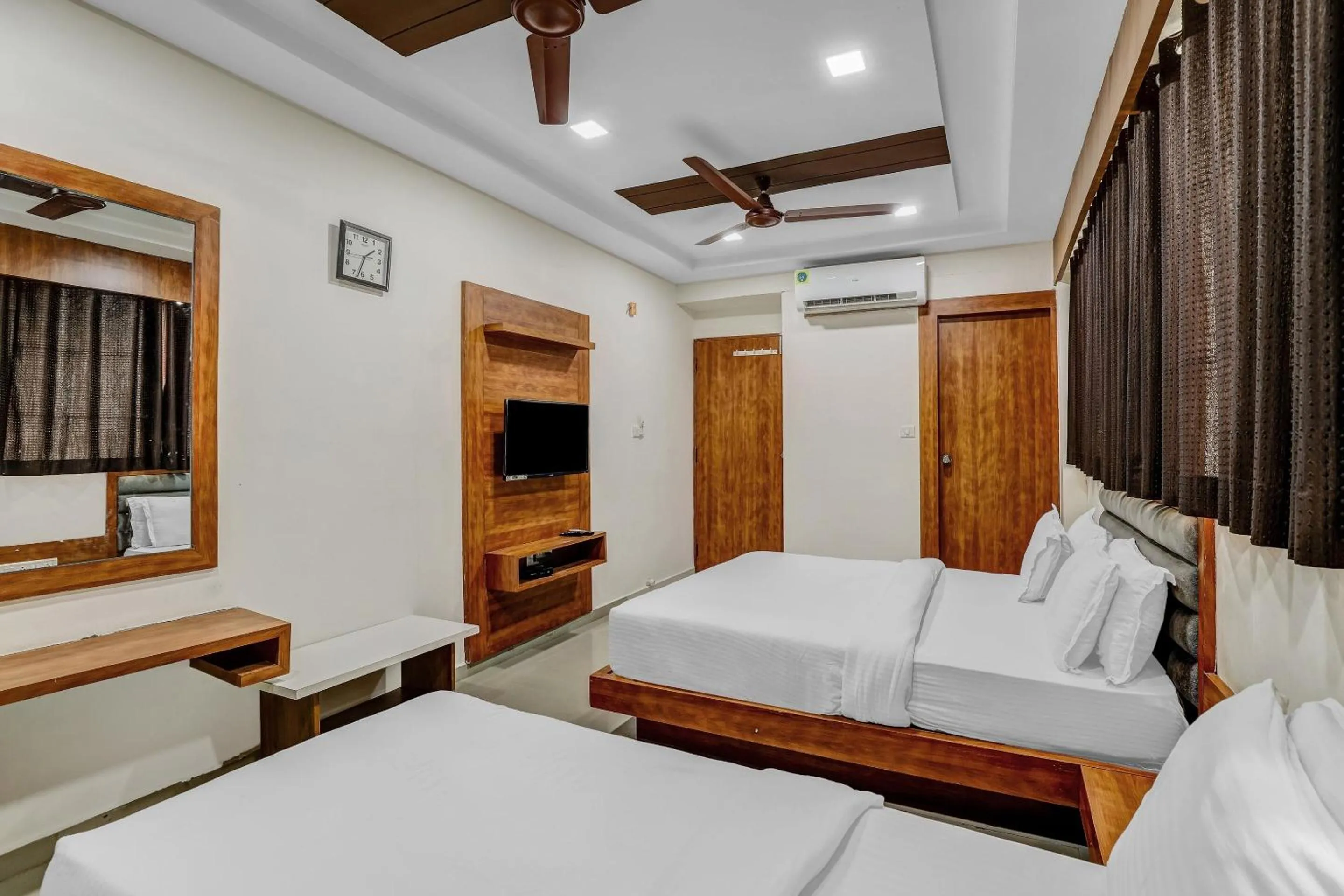 Bedroom, Bed in Hotel O Maple view