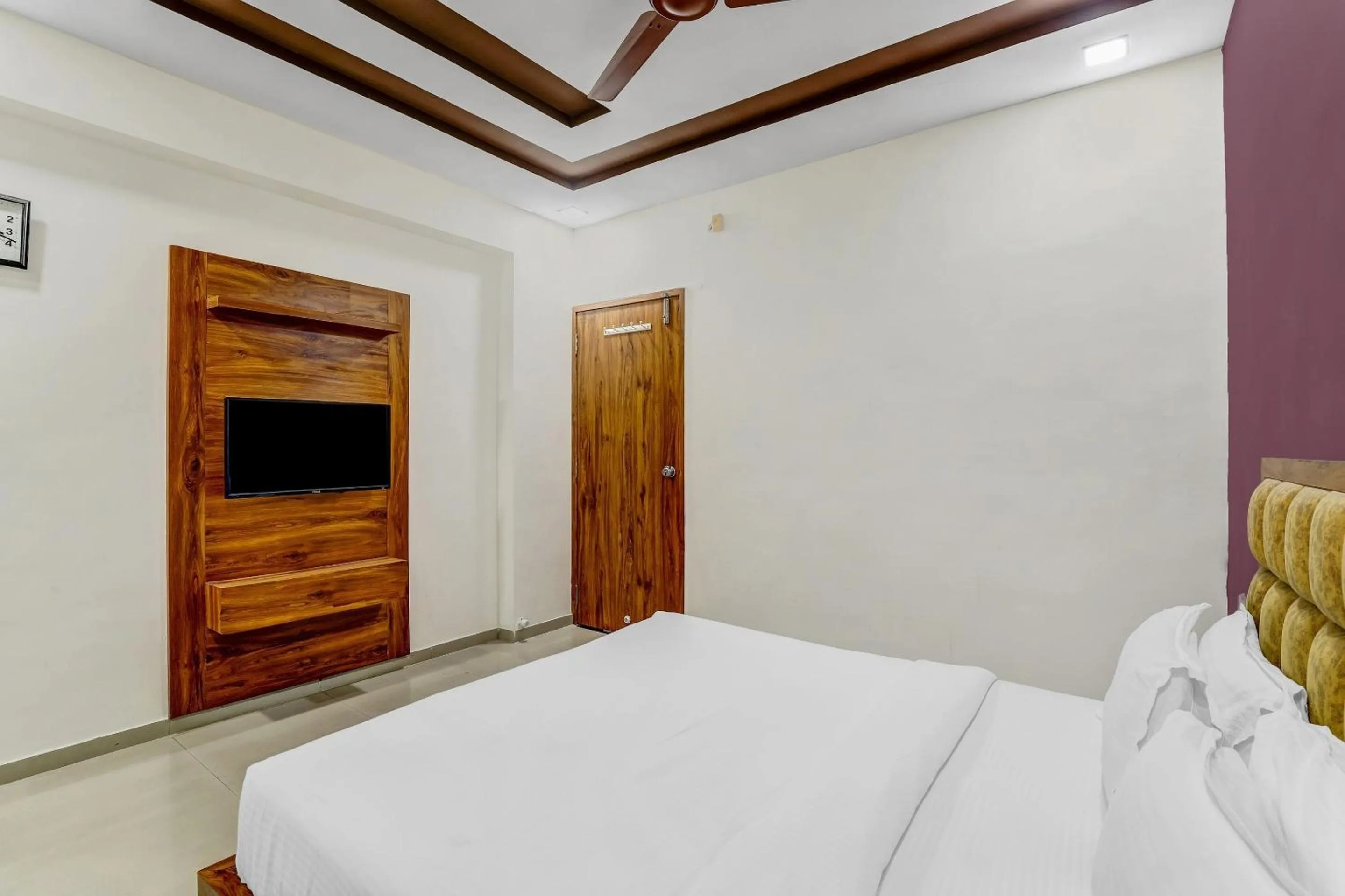 Bedroom, Bed in Hotel O Maple view