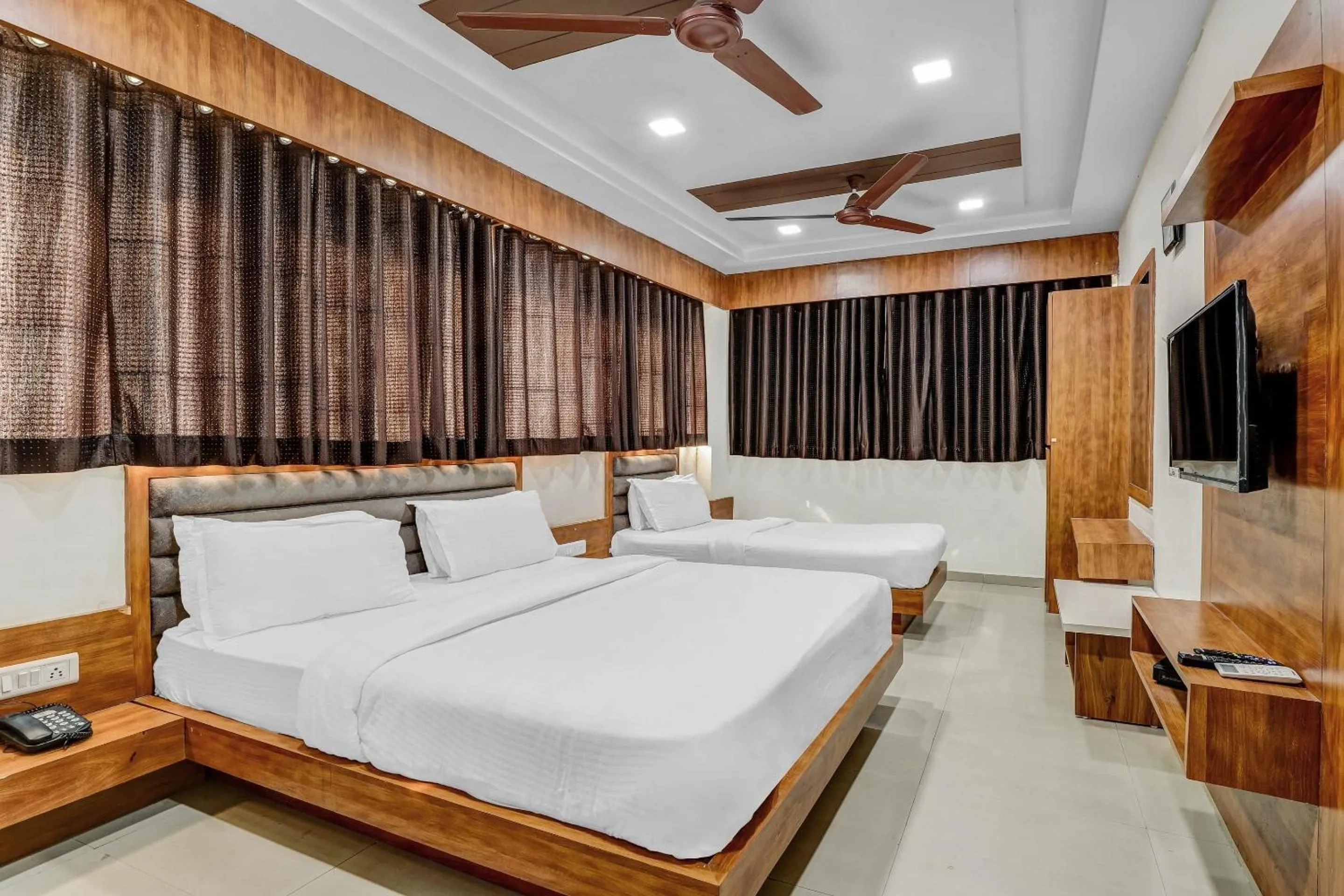 Bedroom, Bed in Hotel O Maple view