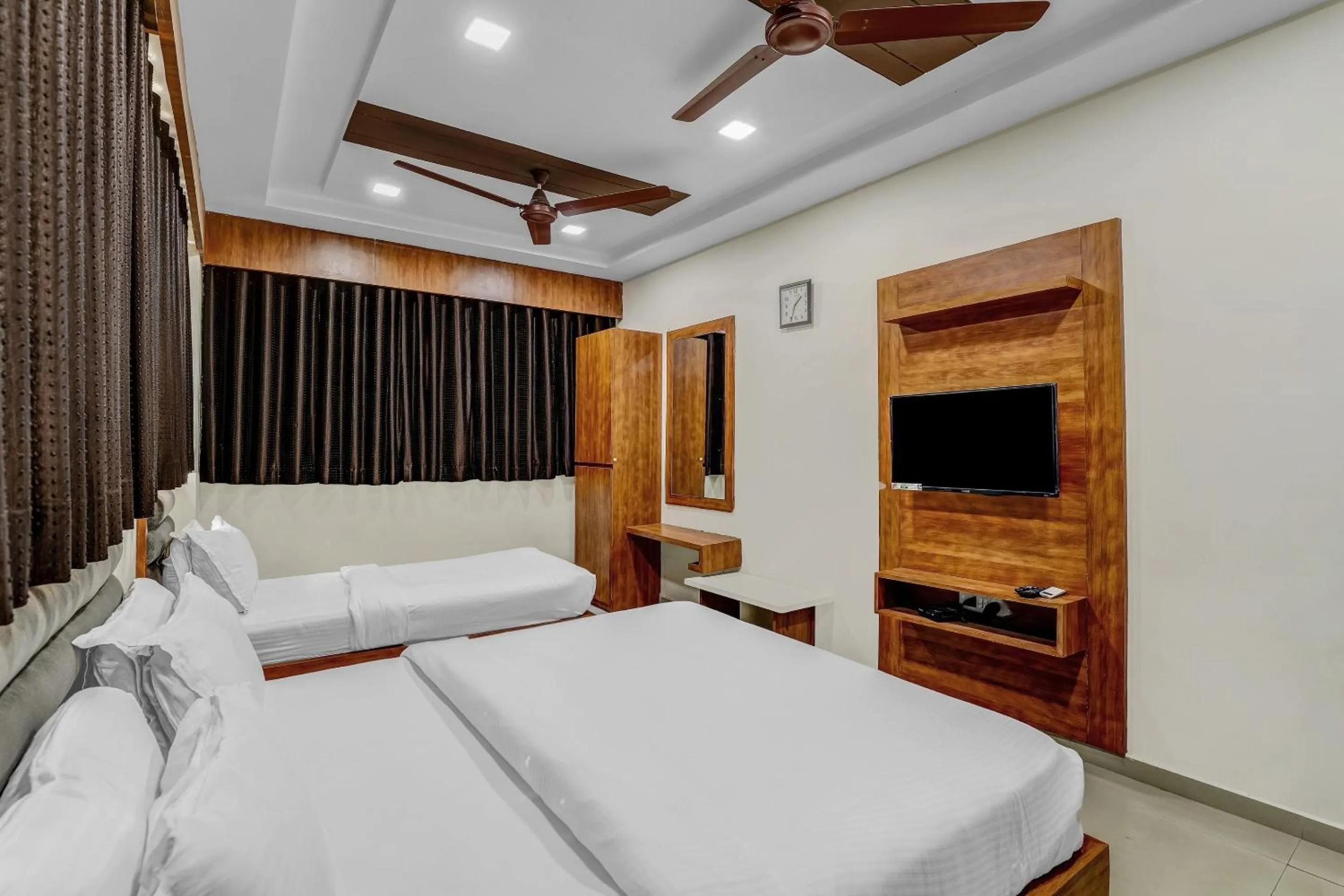 Bedroom, Bed in Hotel O Maple view