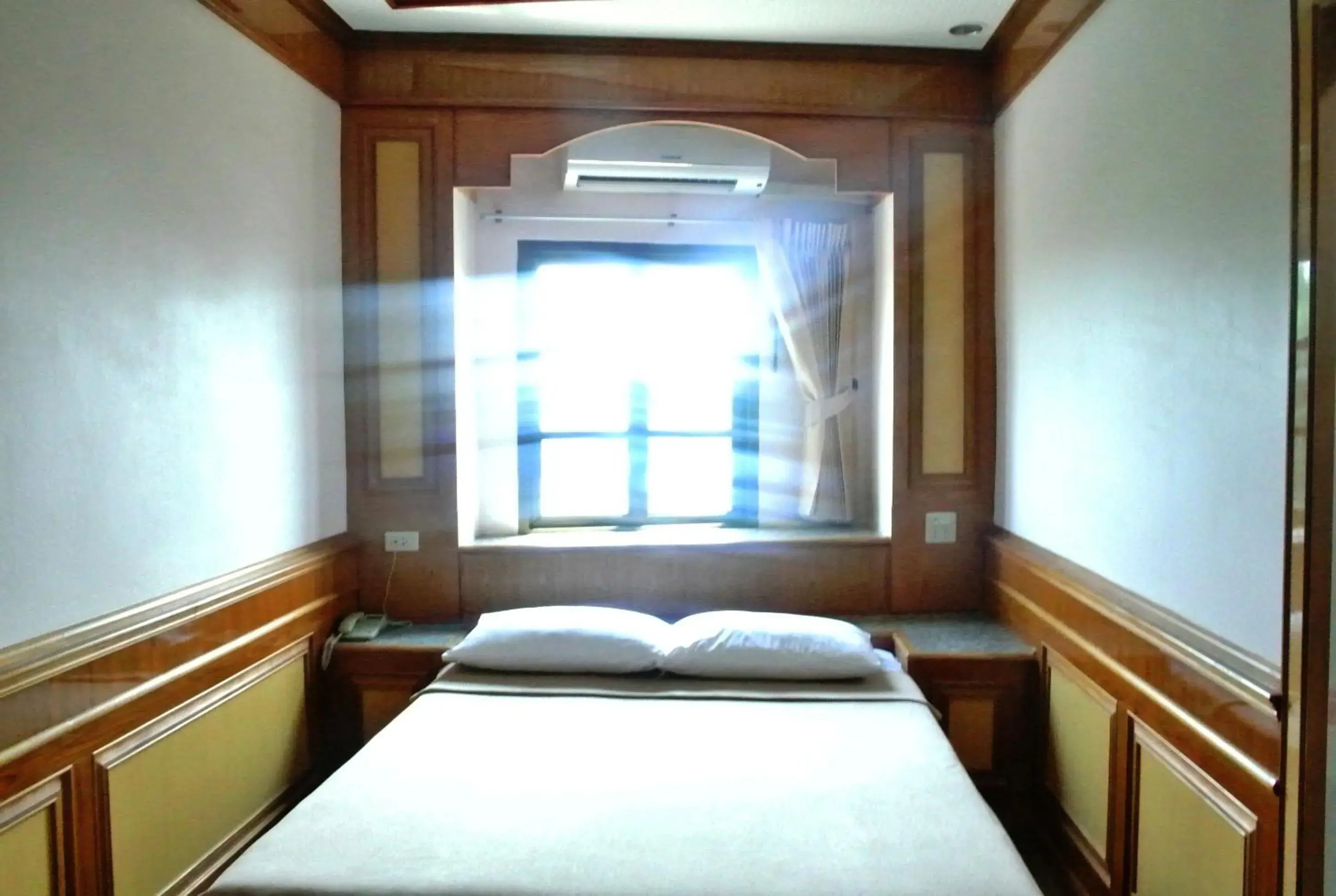 Standard Double Room in Rose Garden Hotel Standard Double Room in Rose Garden Hotel