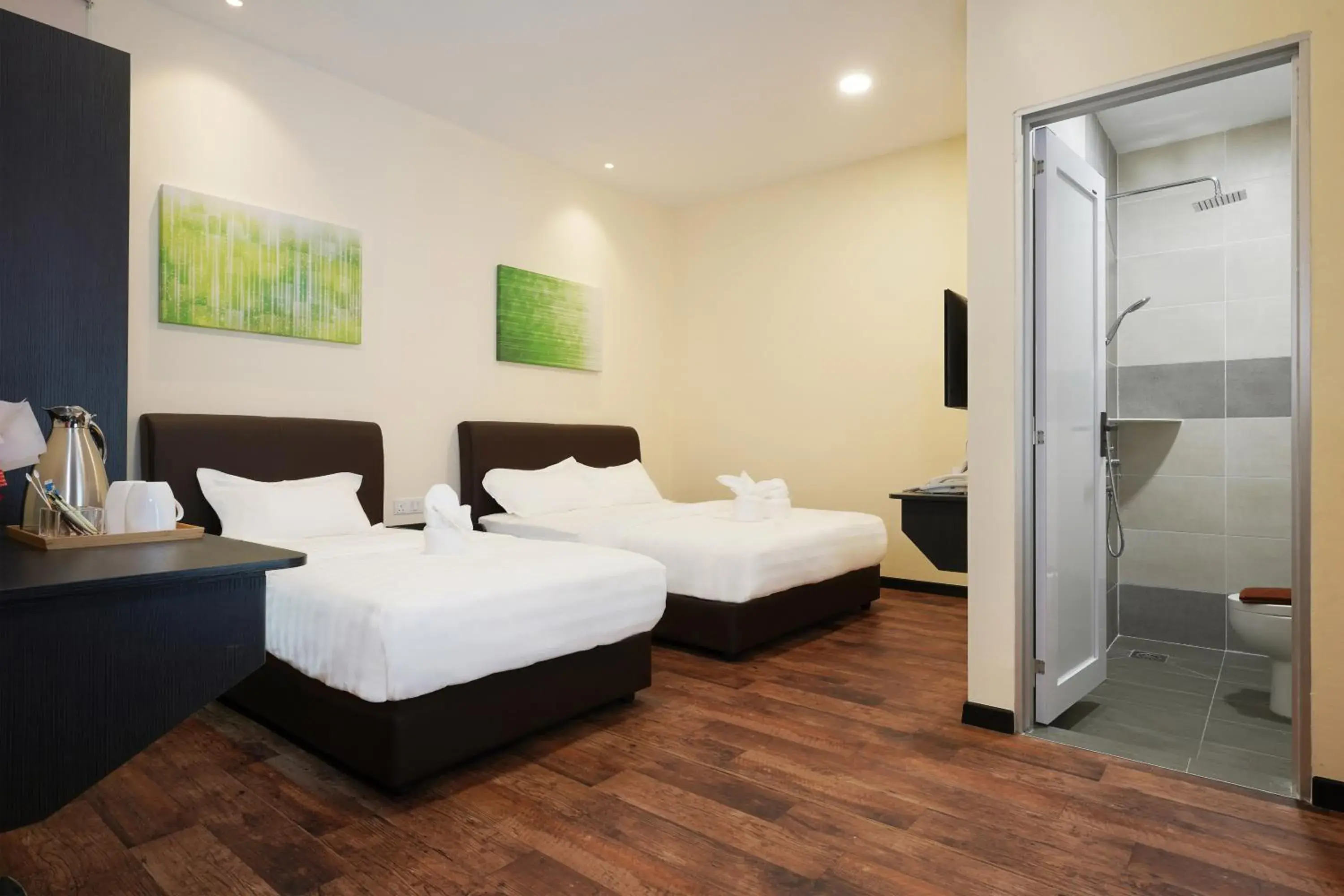 Standard Triple Room (No Window) in Hotel Le-Shore Standard Triple Room (No Window) in Hotel Le-Shore