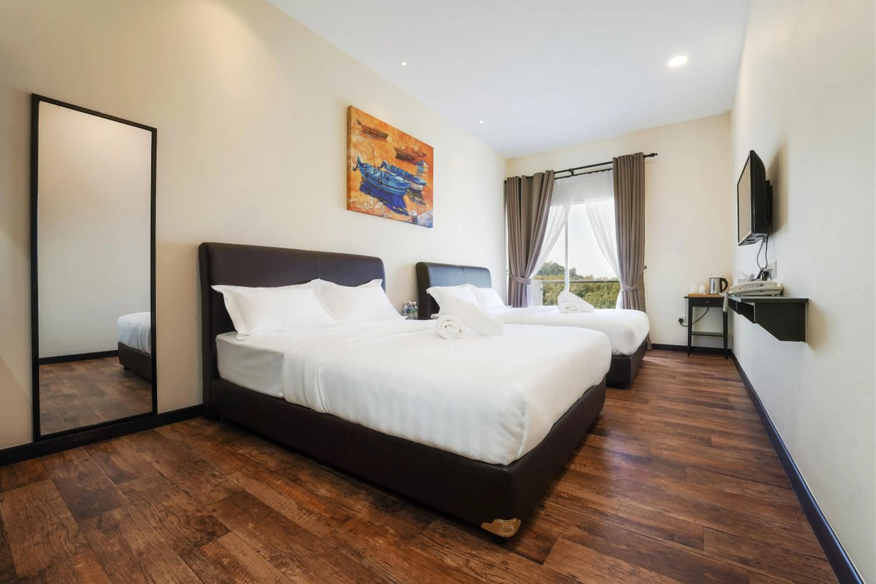 Balcony/Terrace, Bed in Hotel Le-Shore