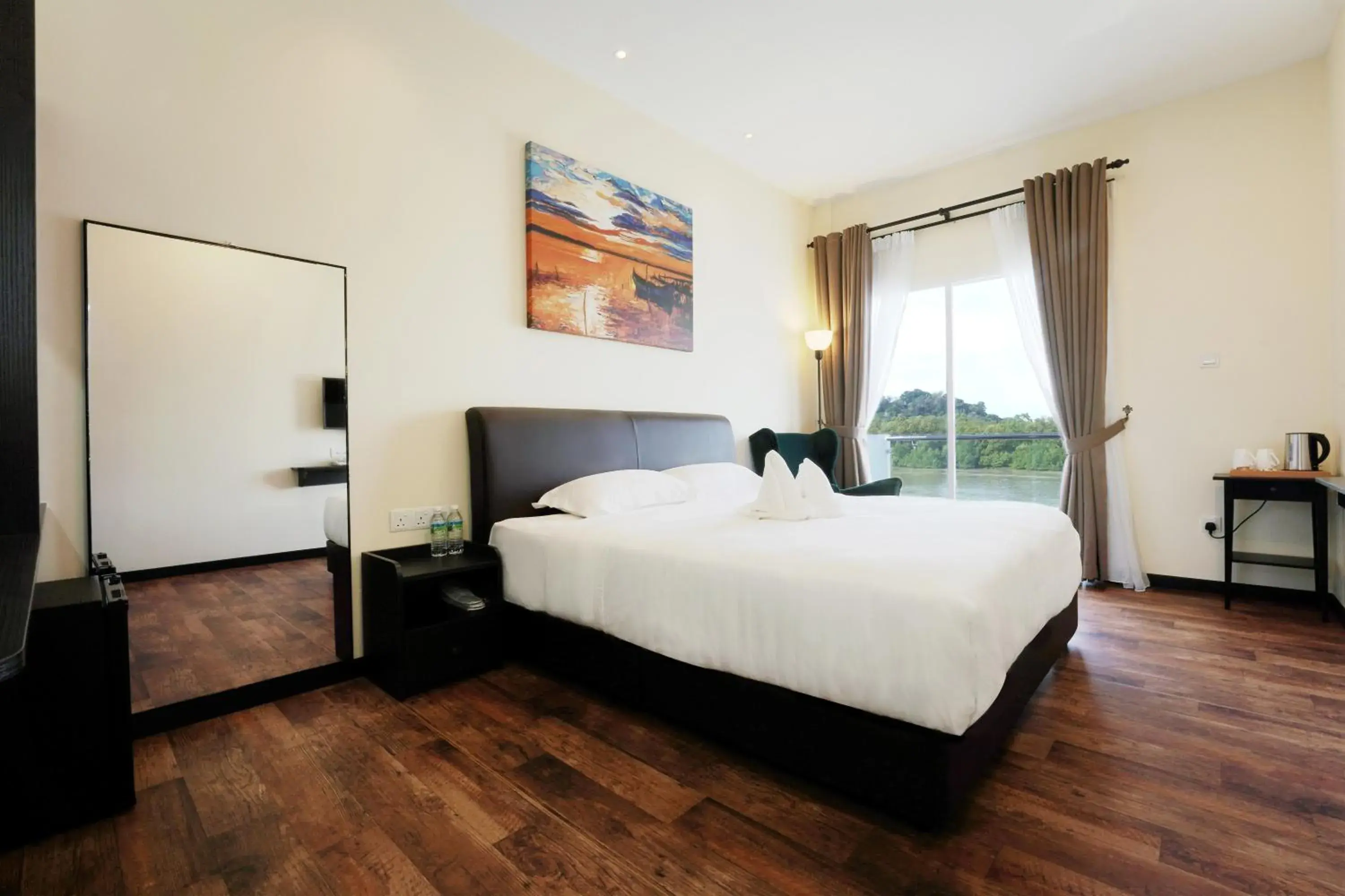 Deluxe King Room in Hotel Le-Shore Deluxe King Room in Hotel Le-Shore