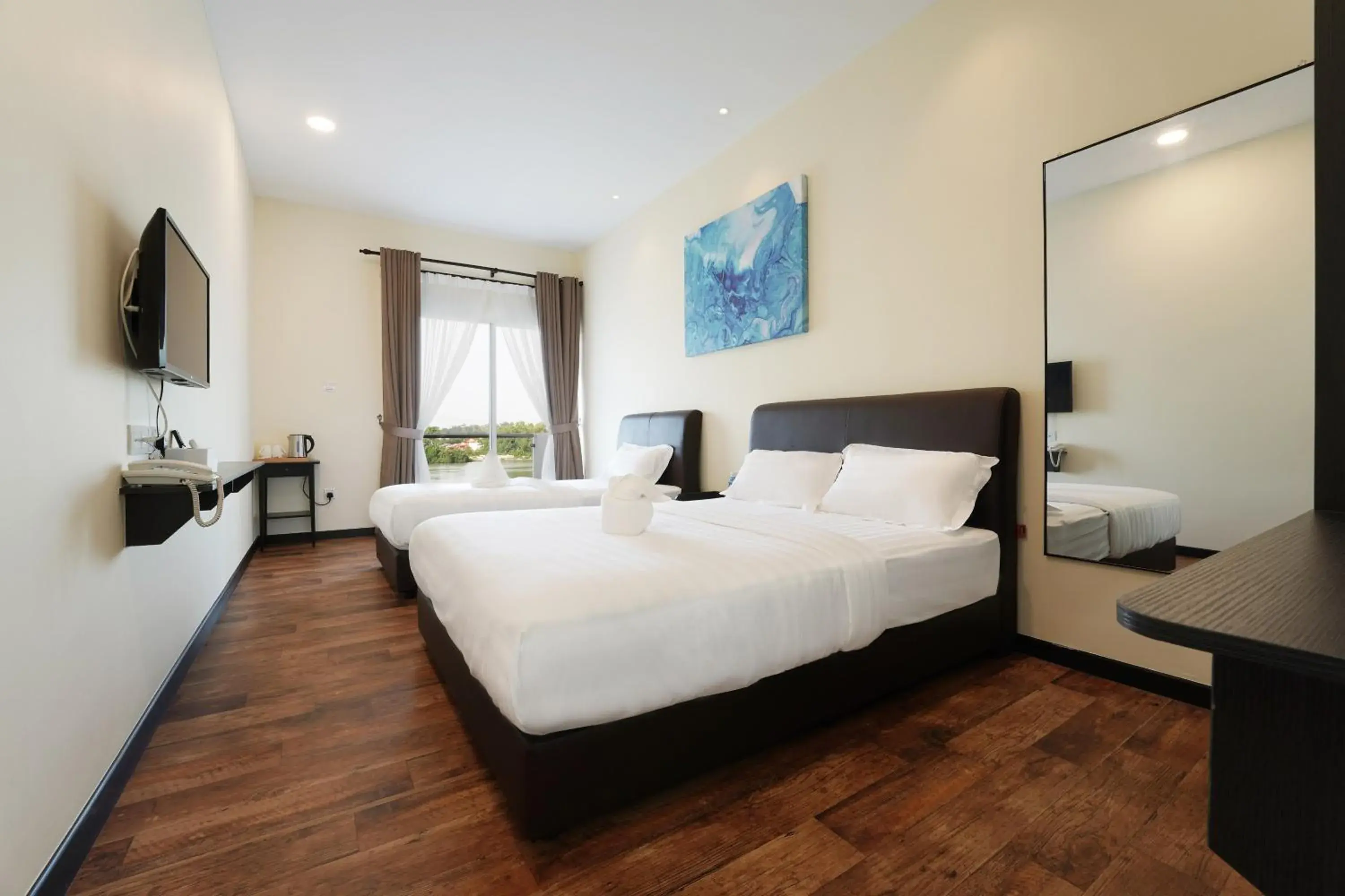 Triple Room with Sea View in Hotel Le-Shore Triple Room with Sea View in Hotel Le-Shore