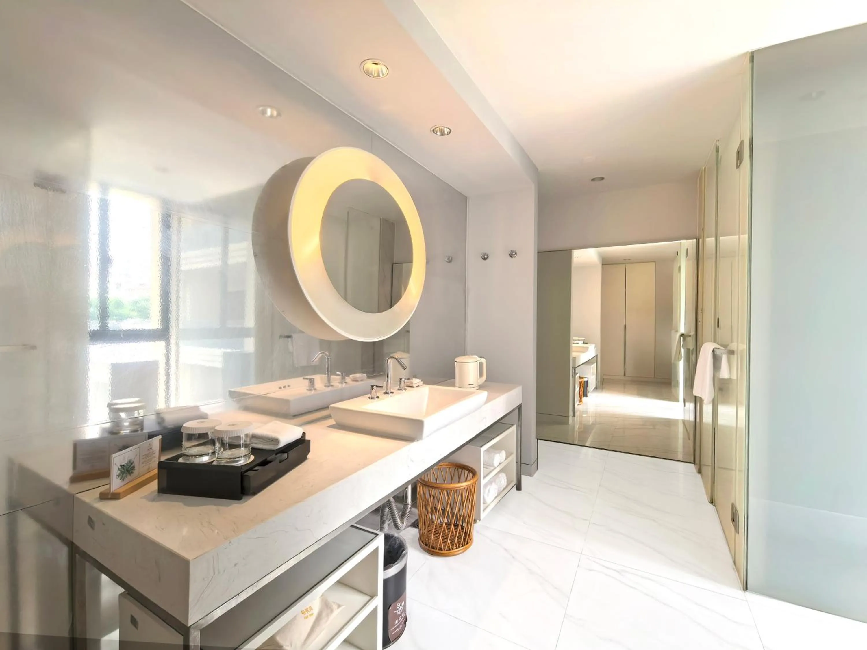 Toilet in Metropolo Dahua Hotel Shanghai