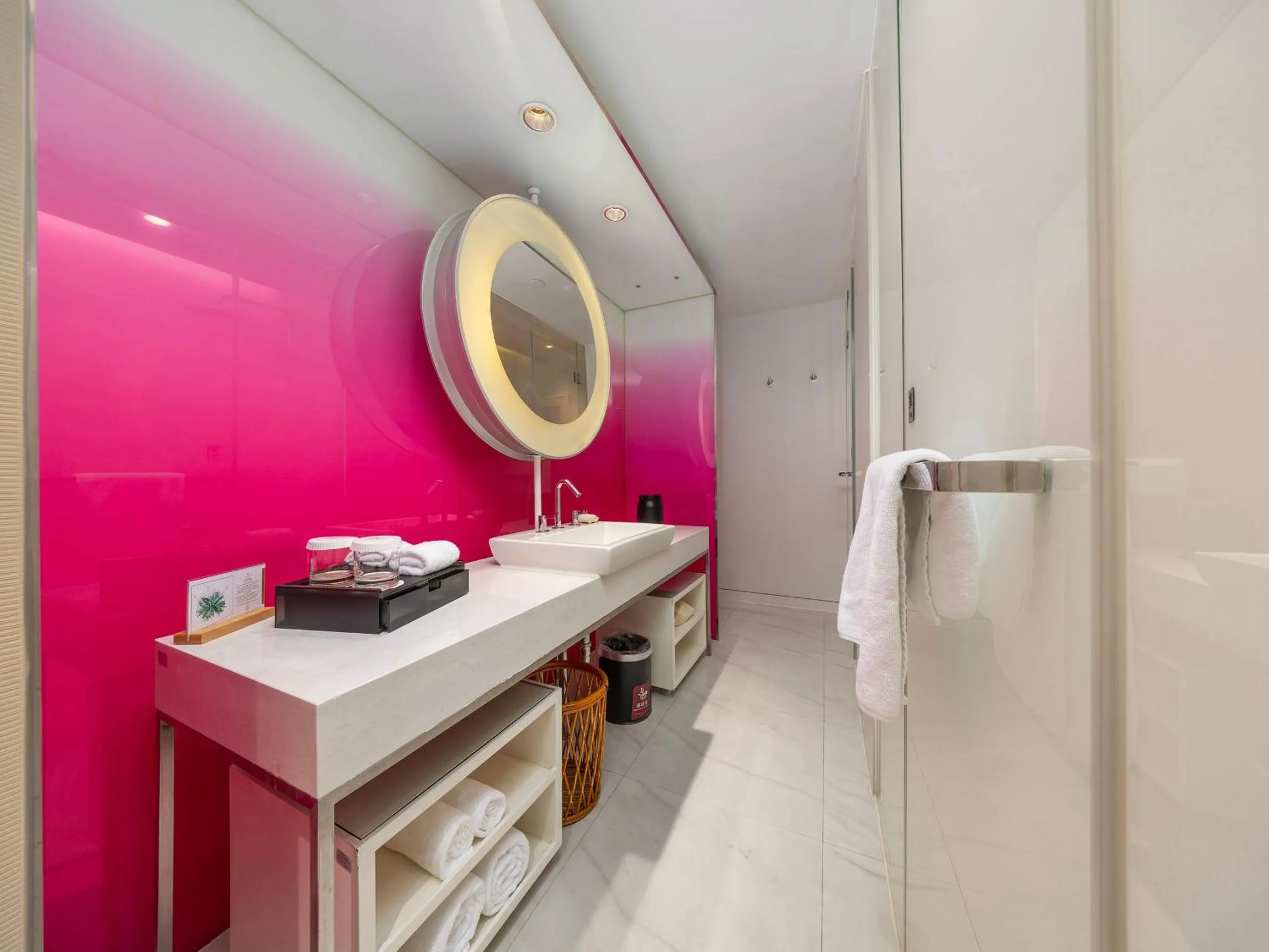 Toilet in Metropolo Dahua Hotel Shanghai